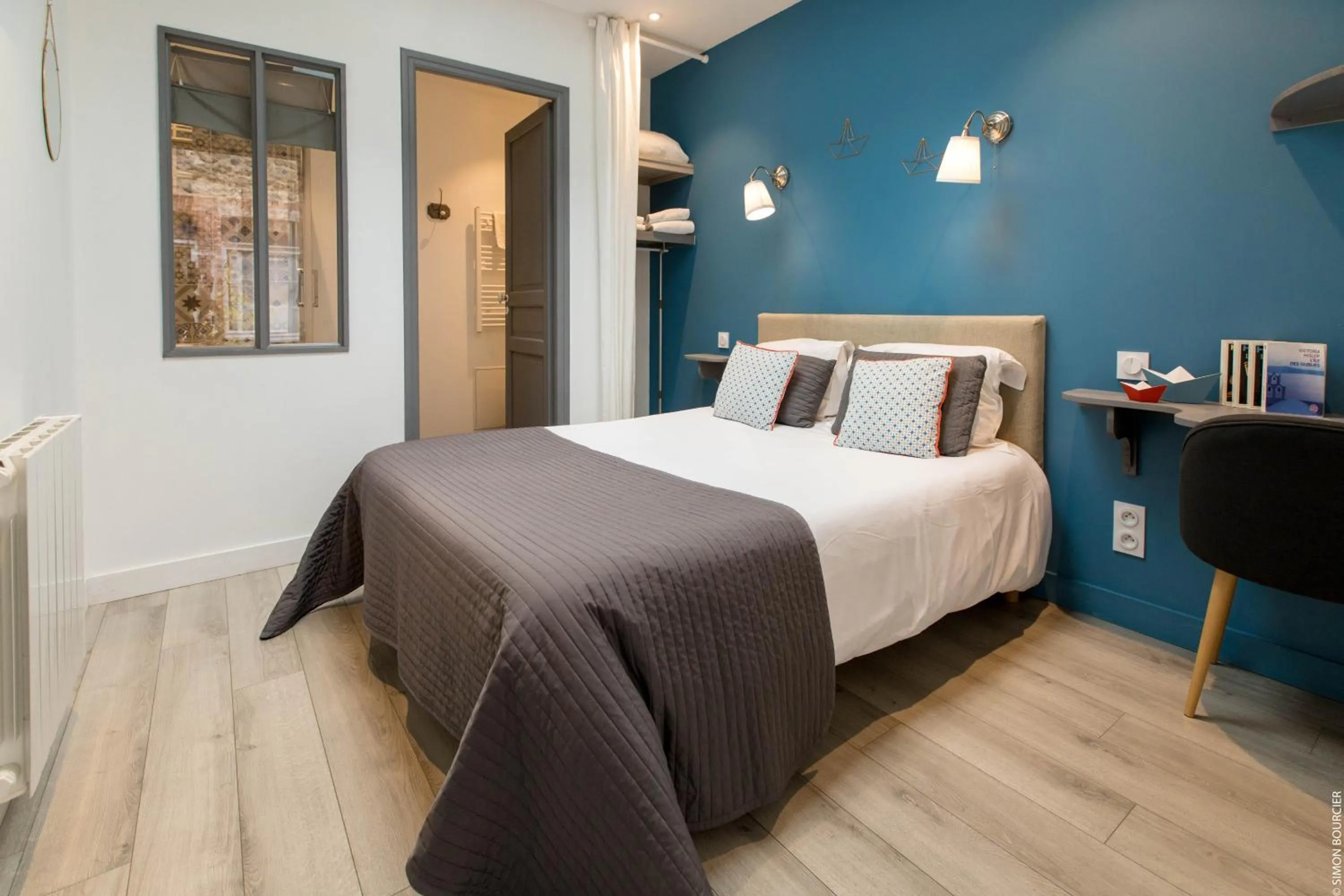 Bedroom, Bed in Hotel Saint-Michel