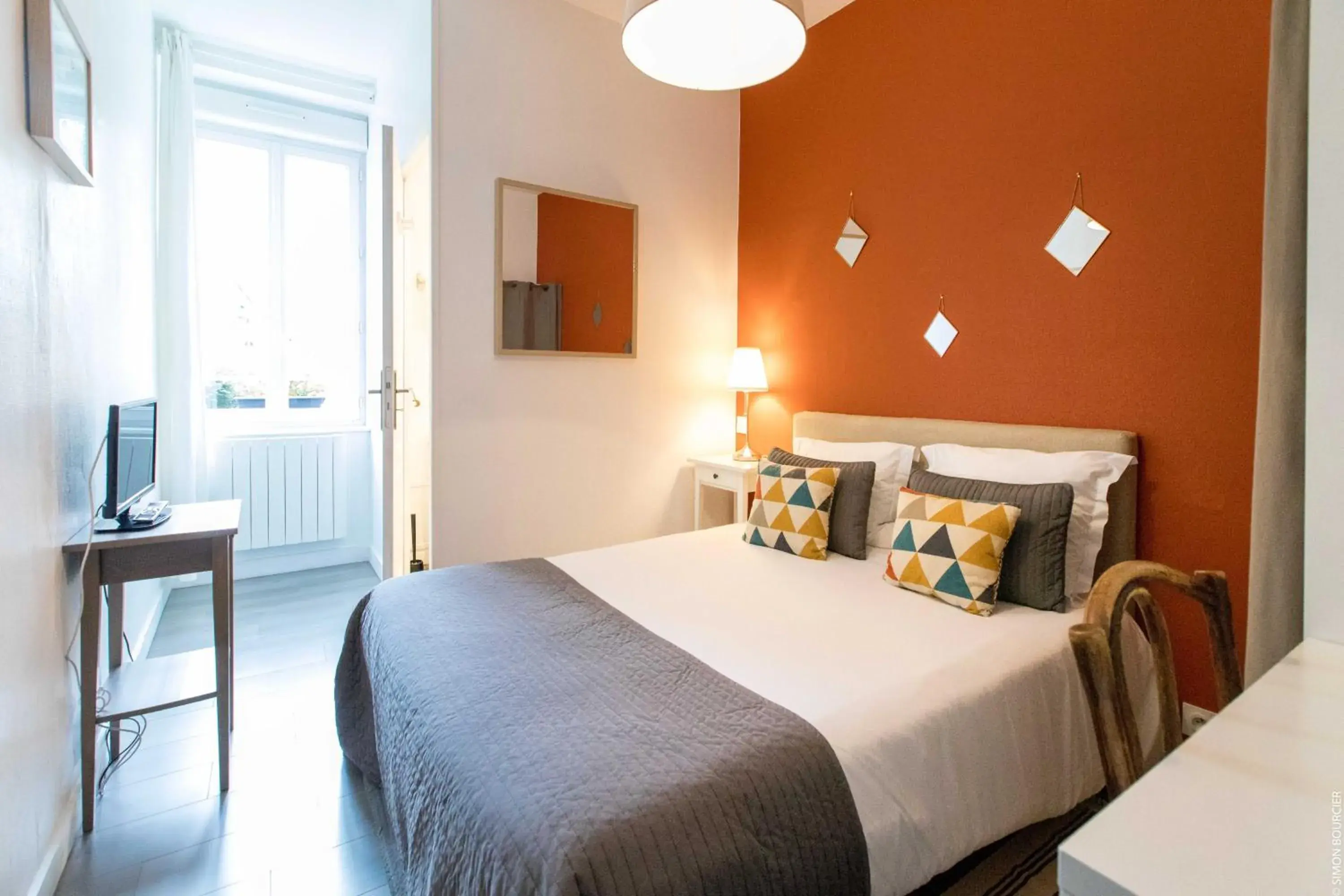 Standard Single Room in Hotel Saint-Michel Standard Single Room in Hotel Saint-Michel