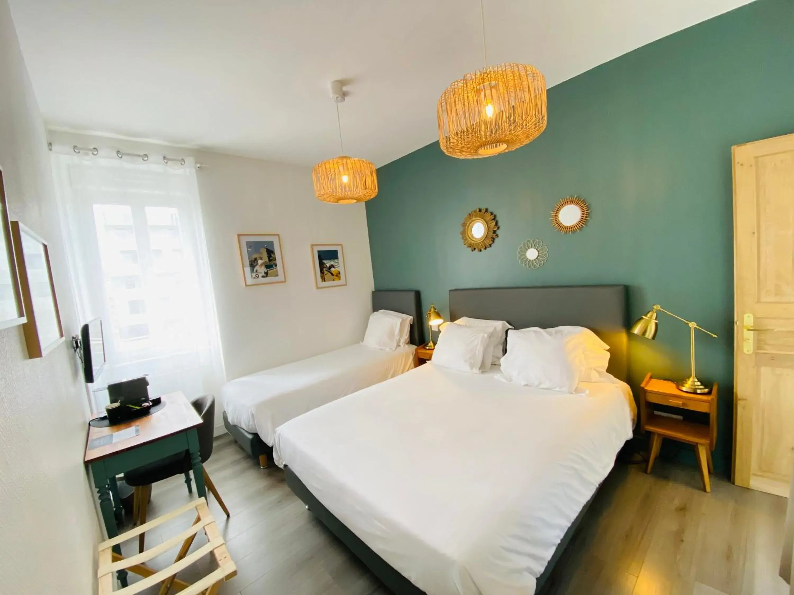 Standard Triple Room in Hotel Saint-Michel Standard Triple Room in Hotel Saint-Michel