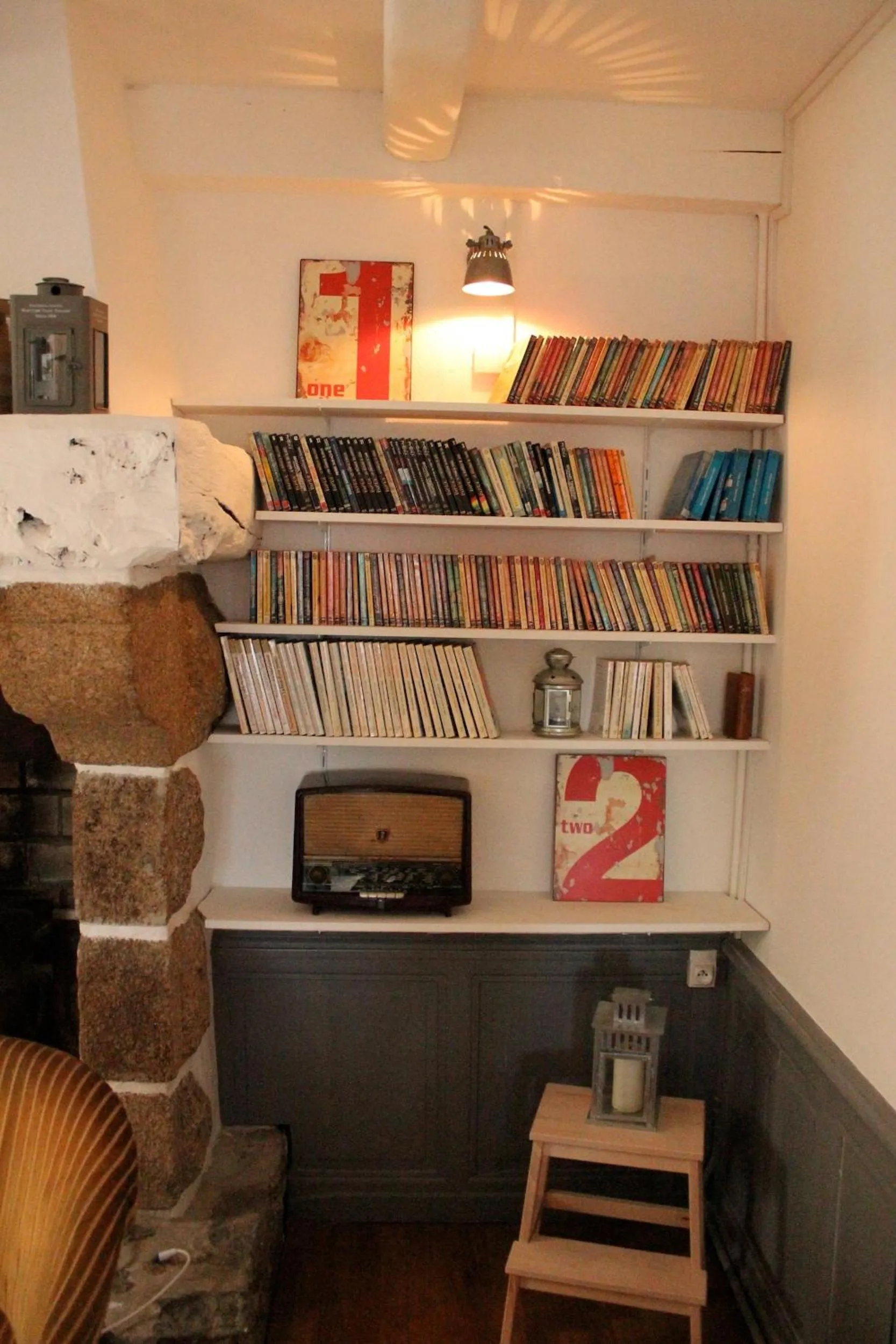 Communal lounge/ TV room in Hotel Saint-Michel
