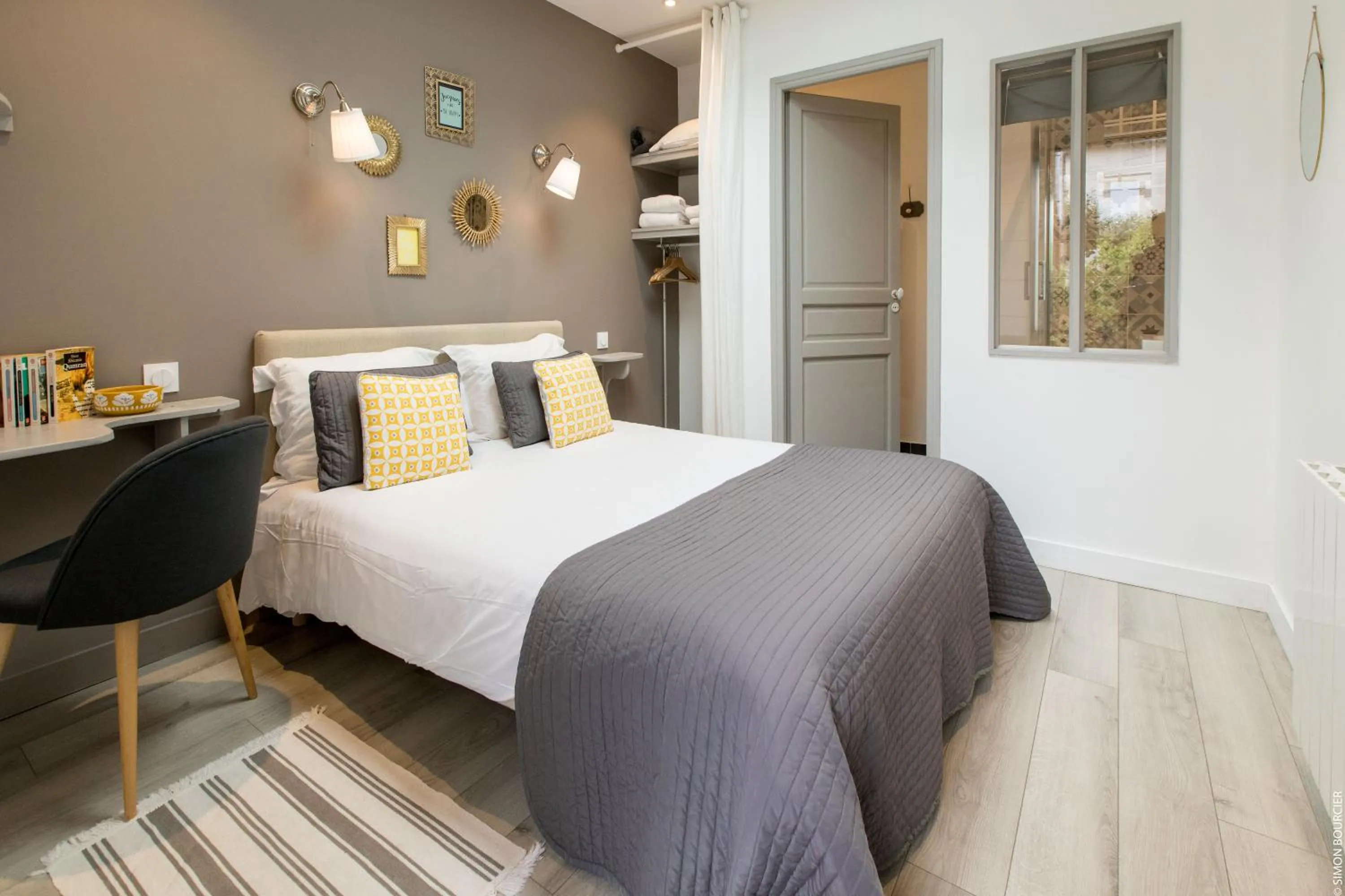 Bedroom, Bed in Hotel Saint-Michel