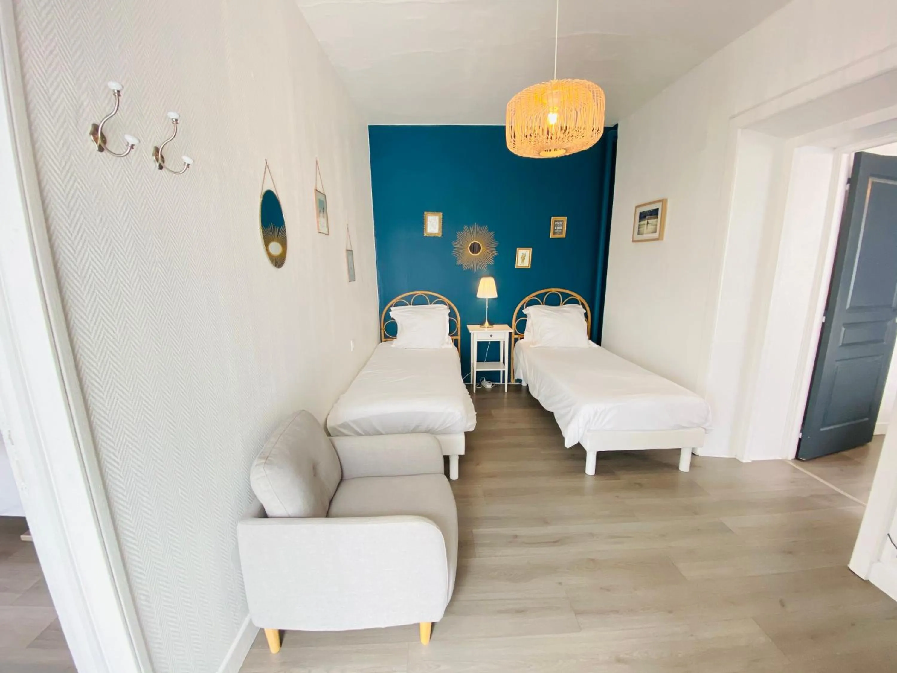 Bedroom, Bed in Hotel Saint-Michel