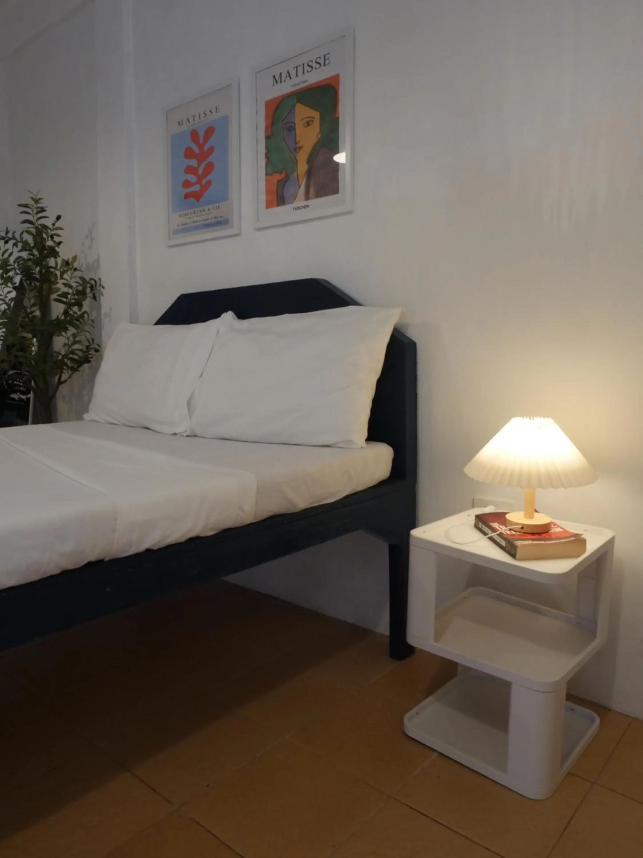 Bed in The Shark's Tail Dive Resort