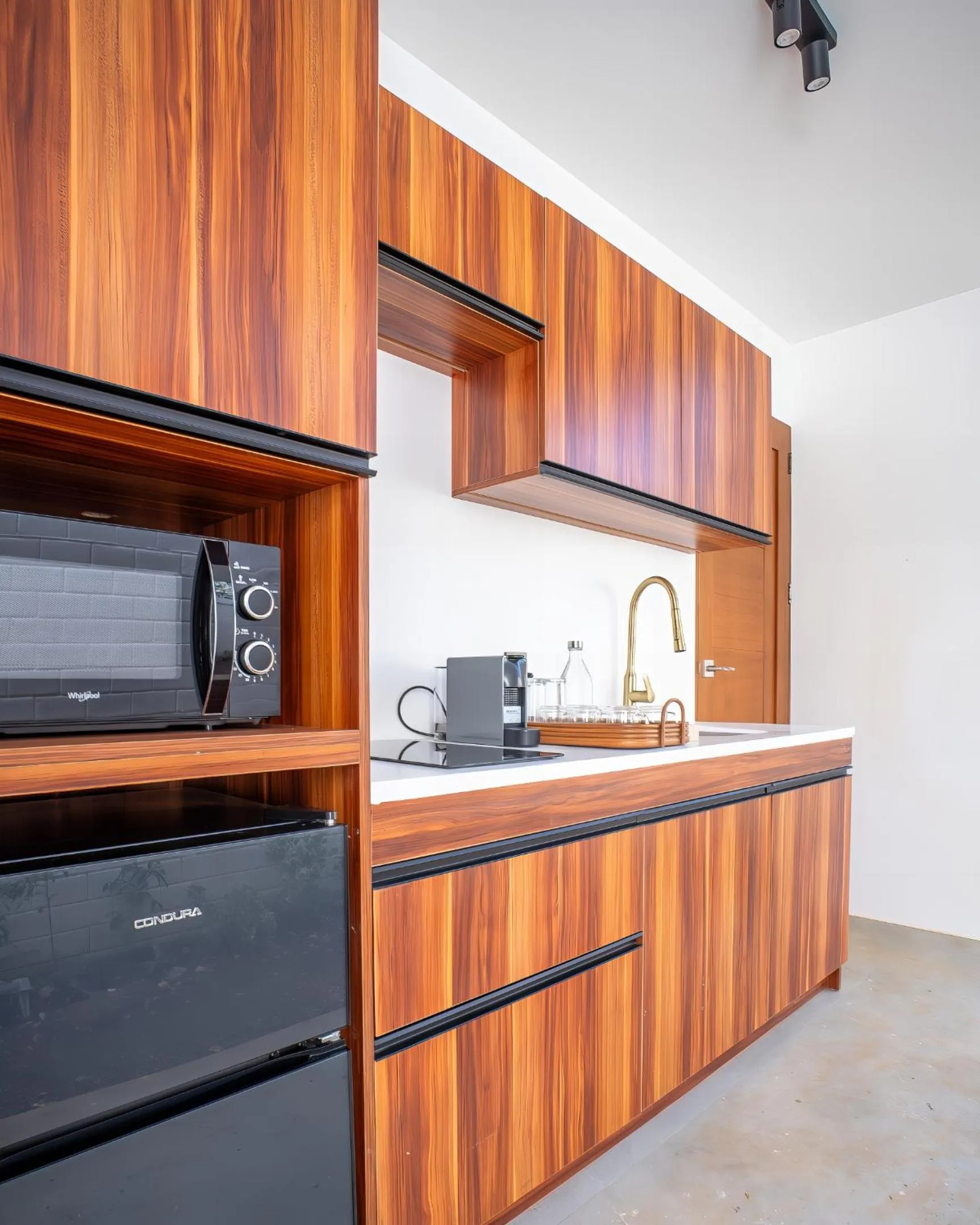 Kitchen or kitchenette in Bird of Paradise