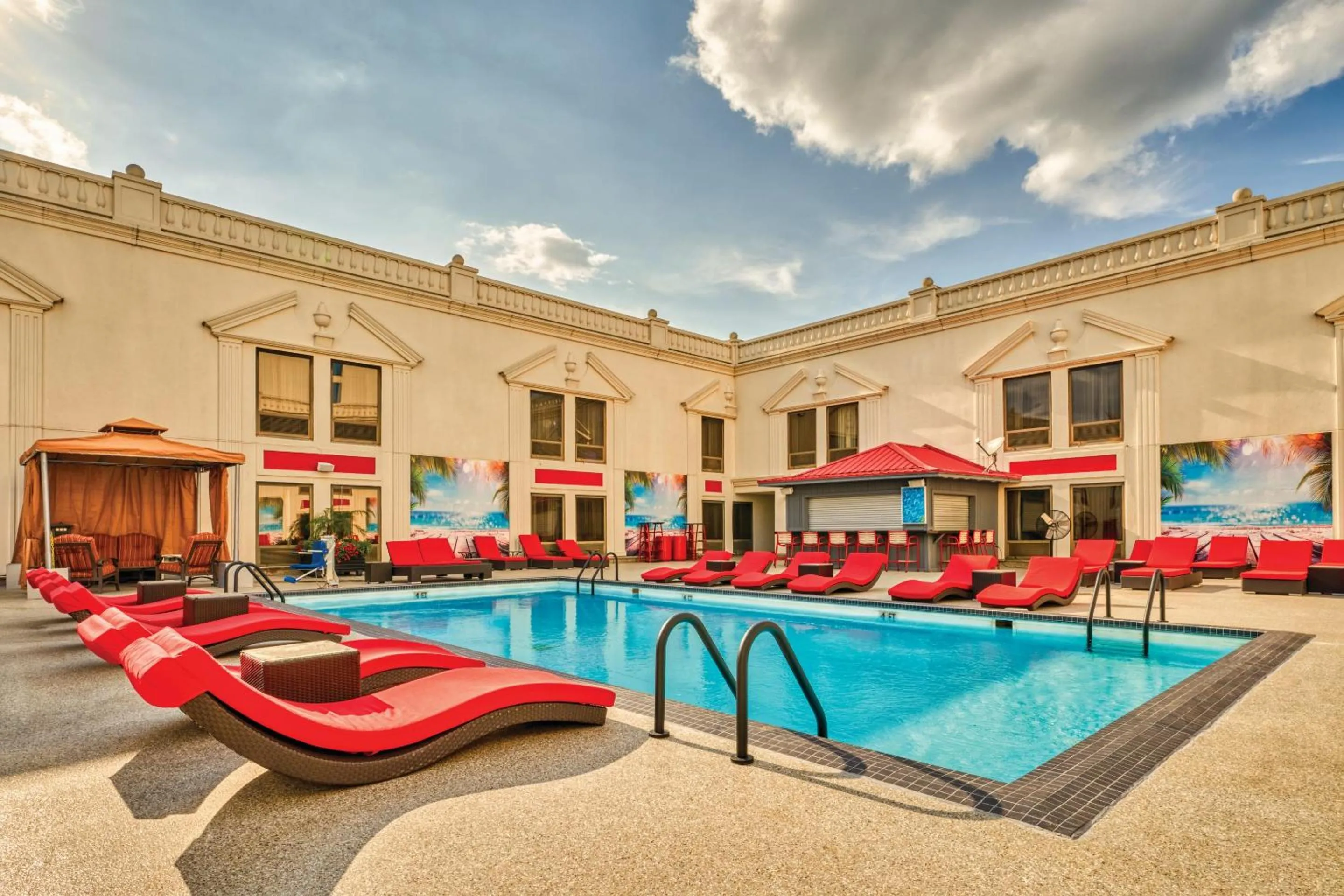 Swimming pool in Horseshoe Tunica, A Caesars Destination
