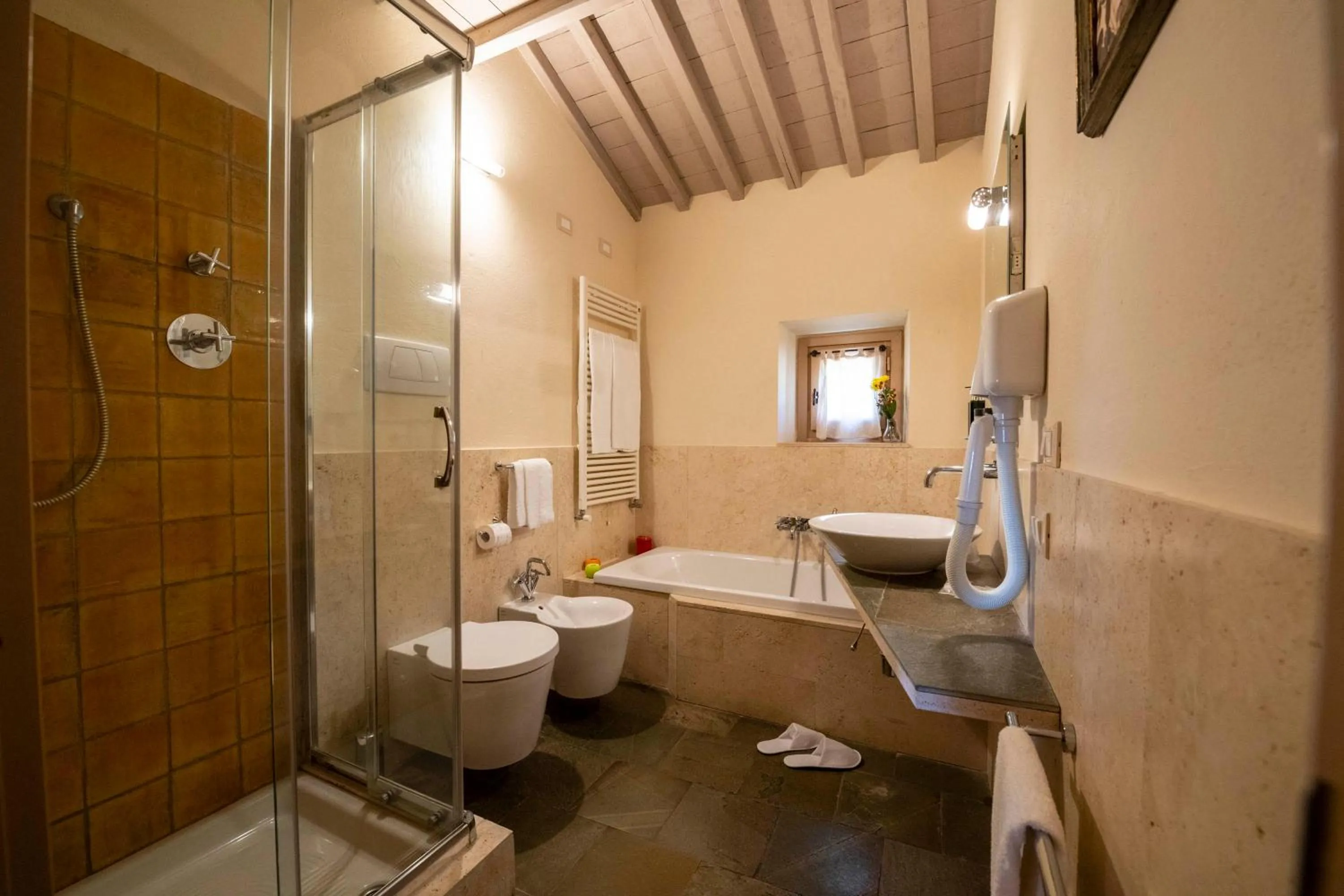 Bathroom in Il Defizio