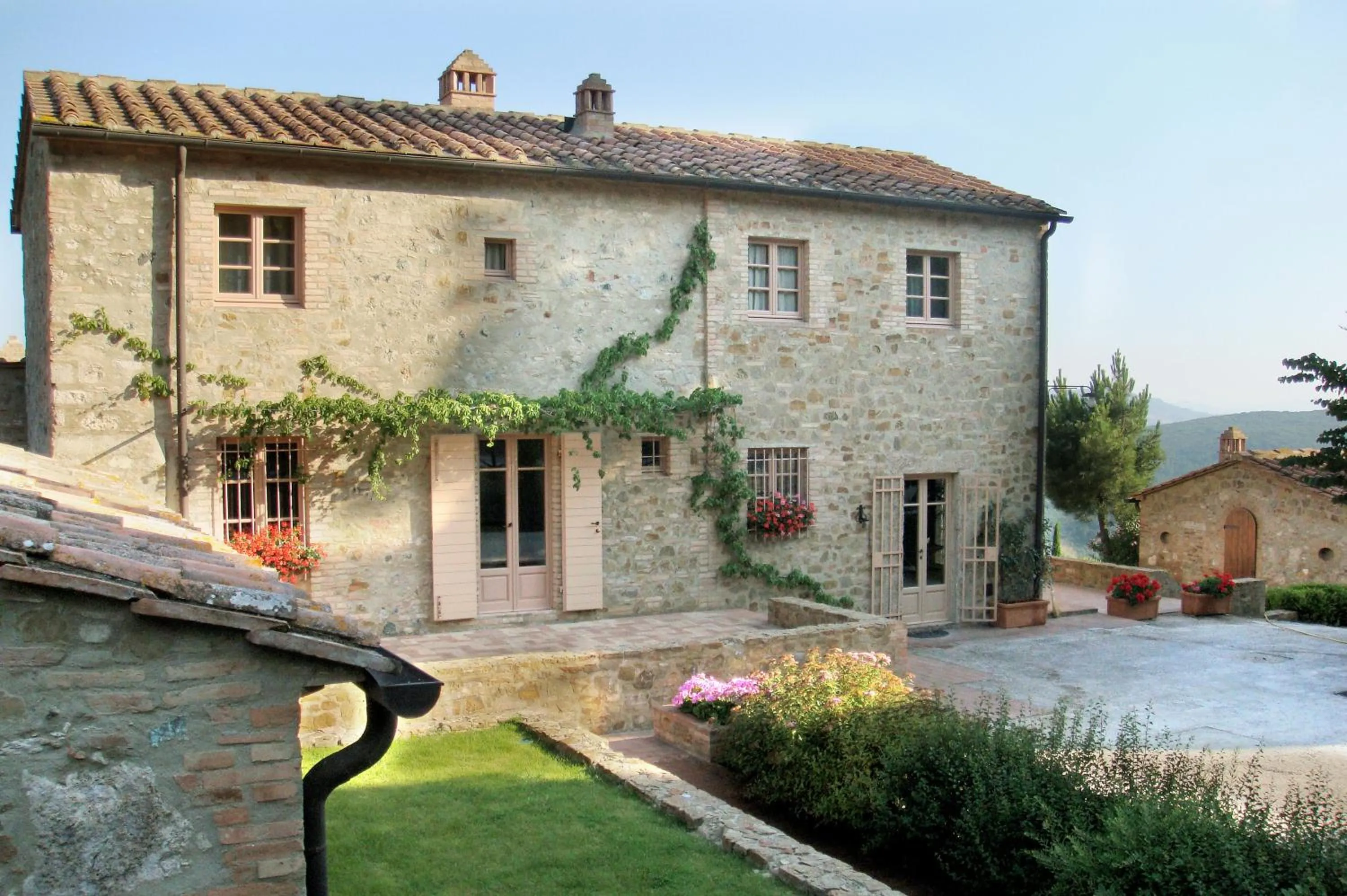 Property building in Il Defizio