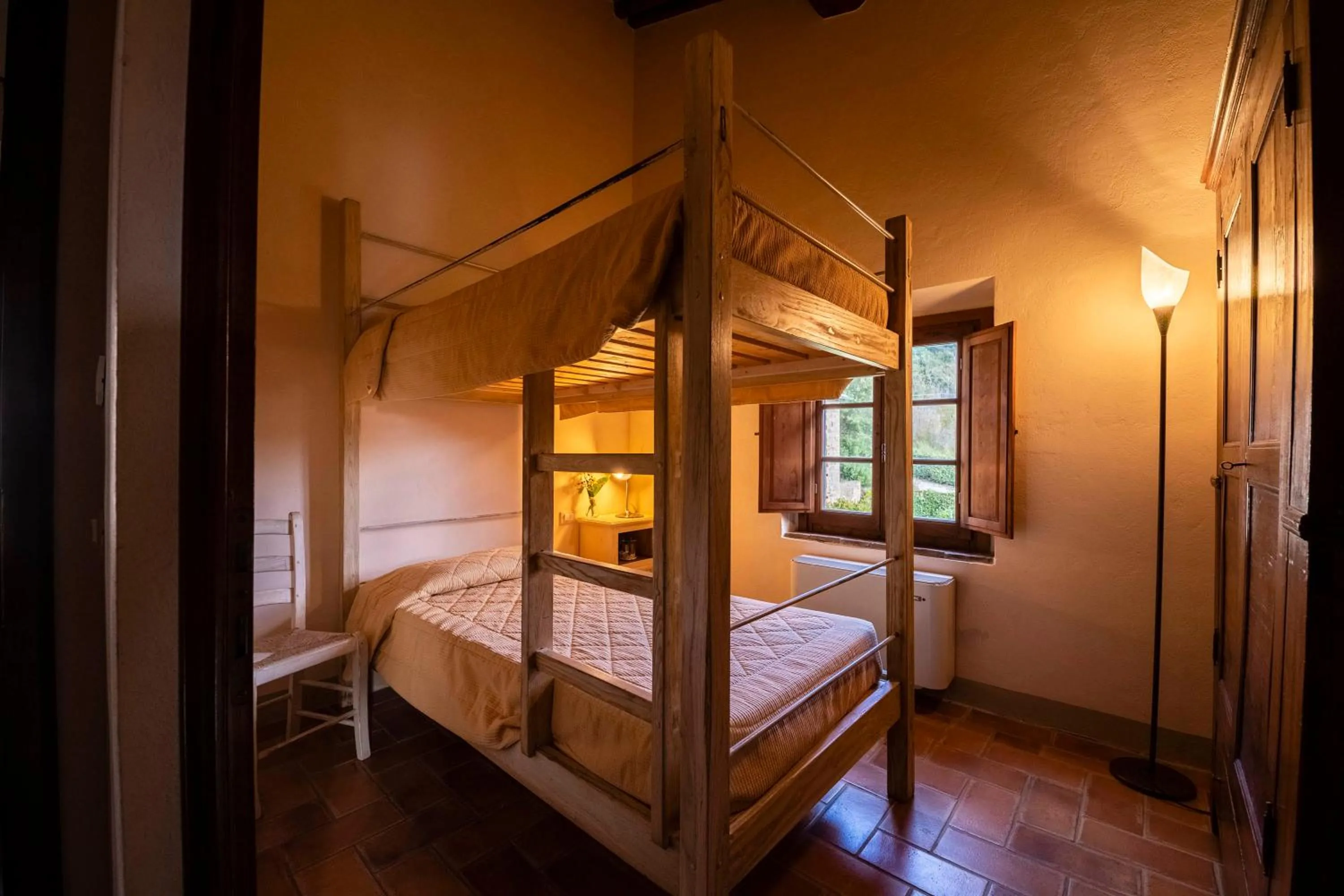 bunk bed, Bed in Il Defizio