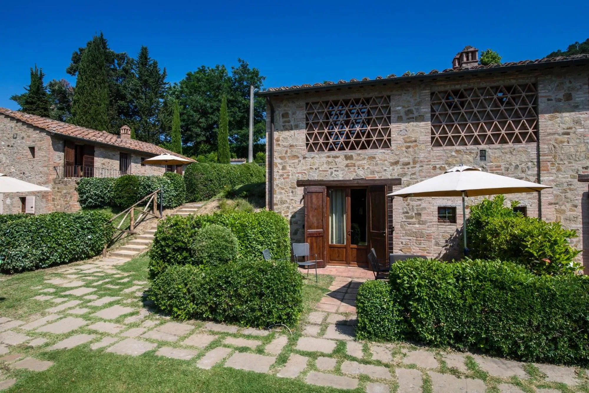 Facade/entrance in Il Defizio