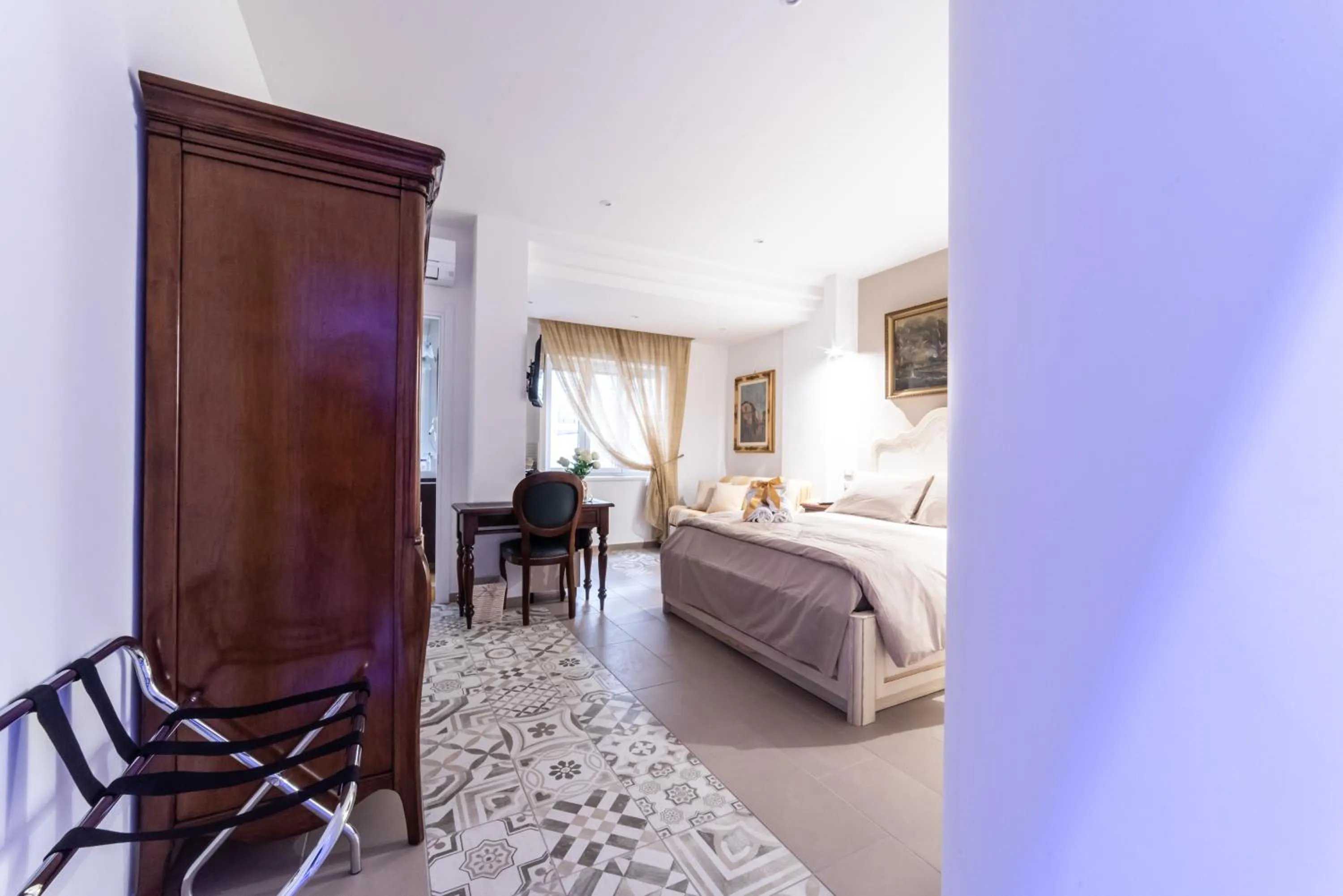 Photo of the whole room, Bed in LE BERCEAU