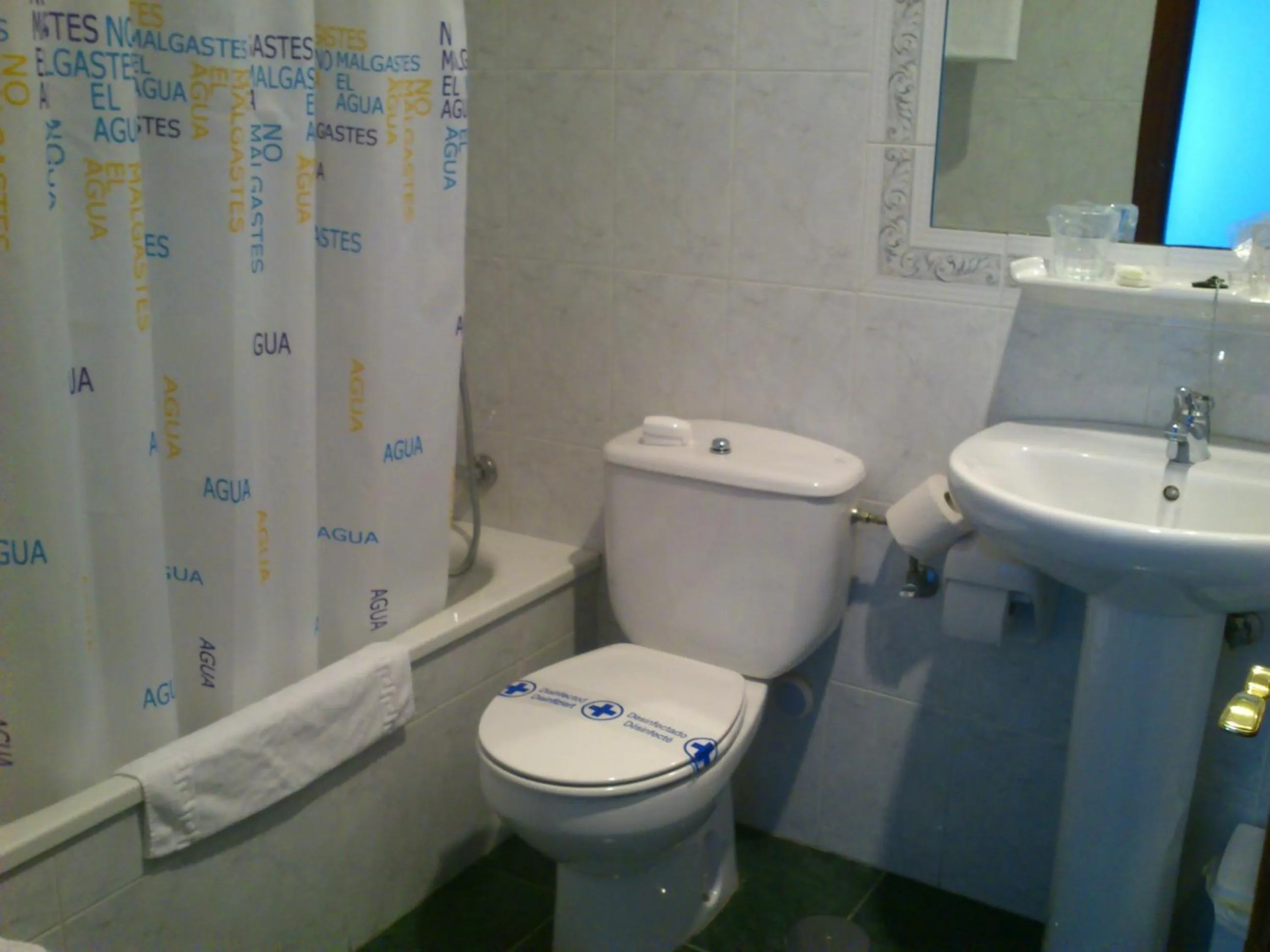 Bathroom in Hotel Brisamar