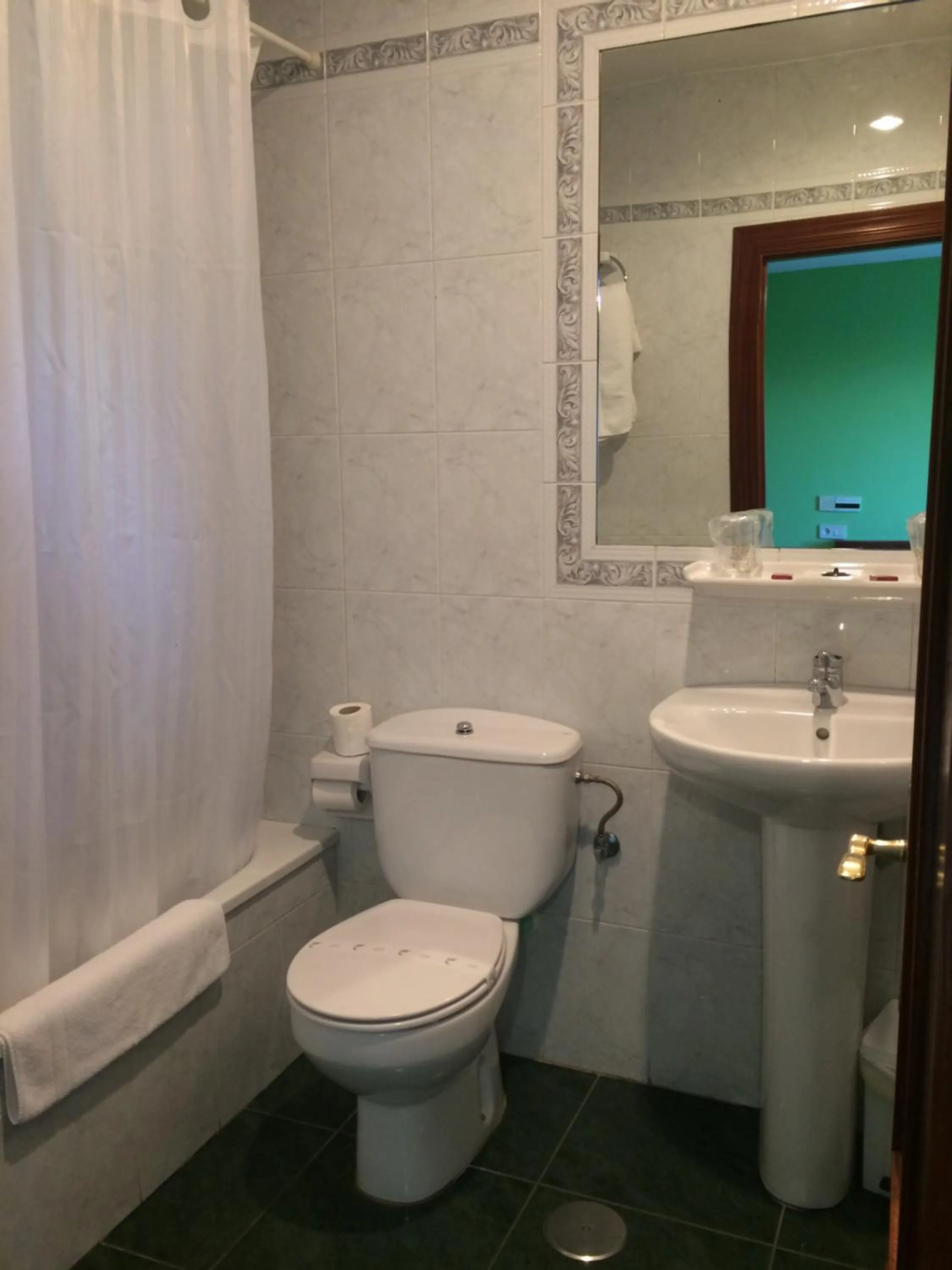 Bathroom in Hotel Brisamar