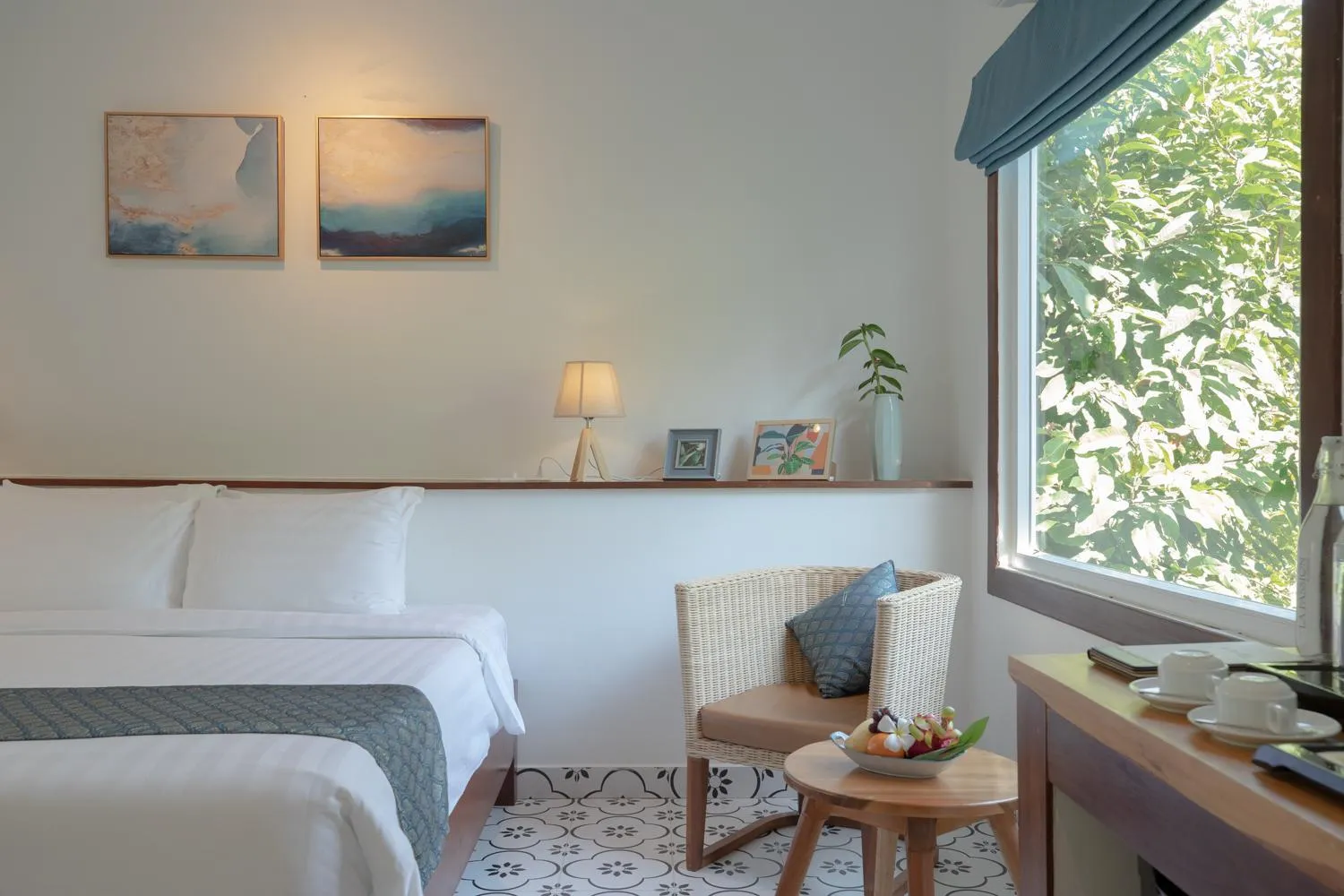 Seating area, Bed in La Passion by Achariyak