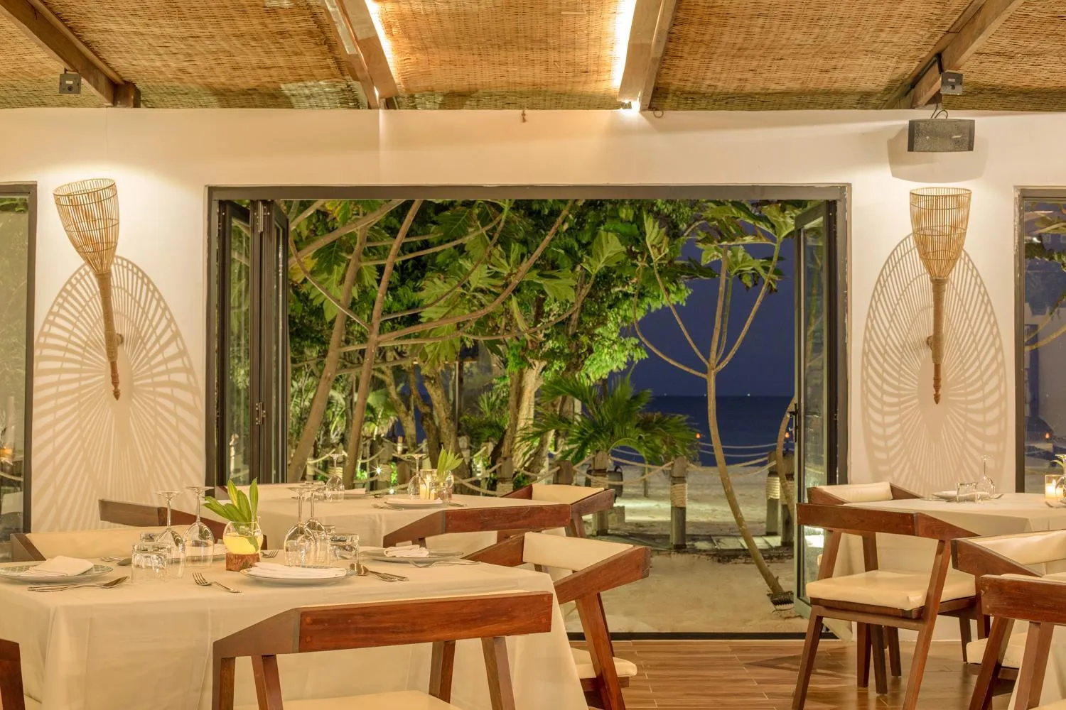 La Passion by Achariyak