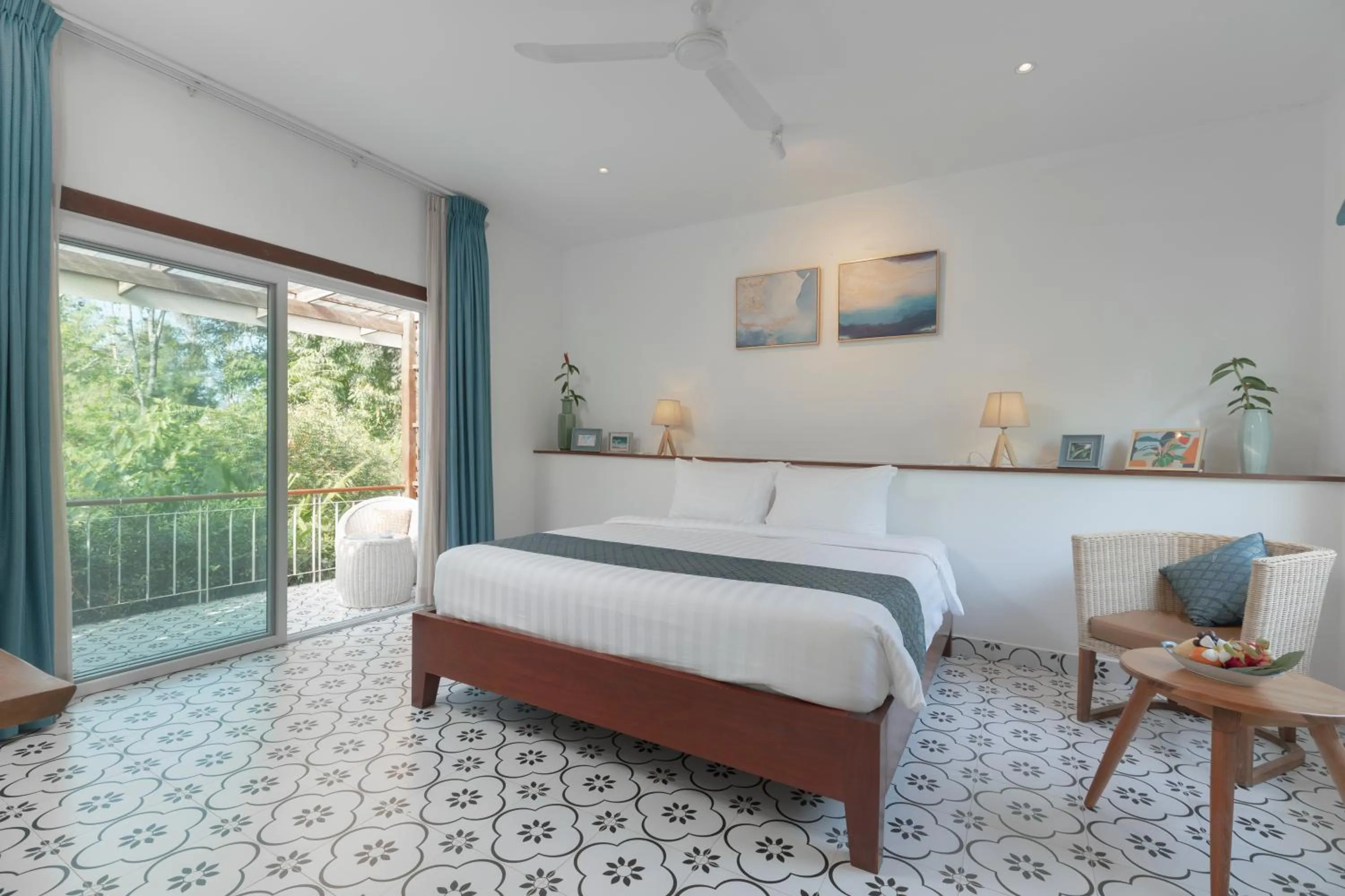 Photo of the whole room, Bed in La Passion by Achariyak