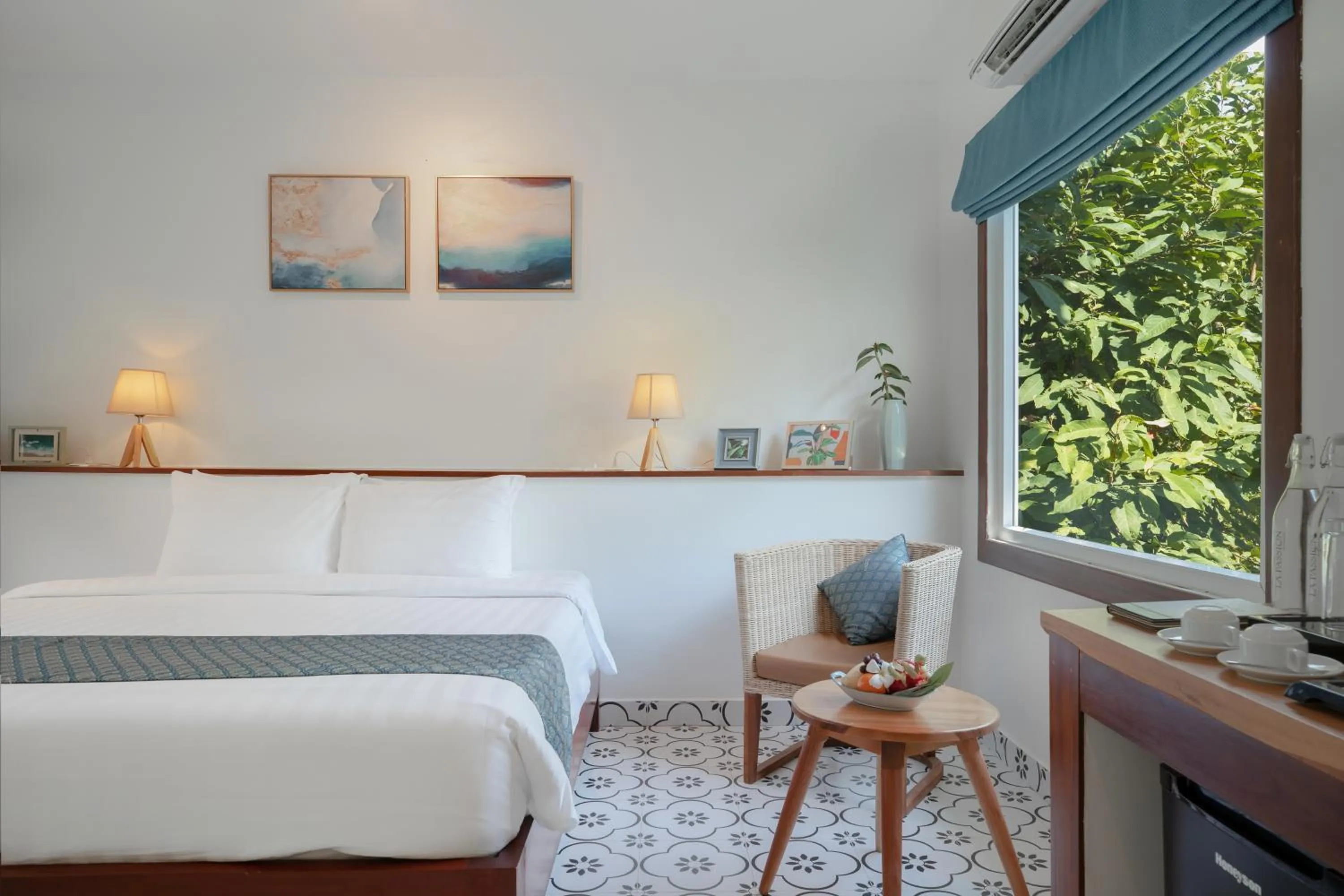 Photo of the whole room, Bed in La Passion by Achariyak