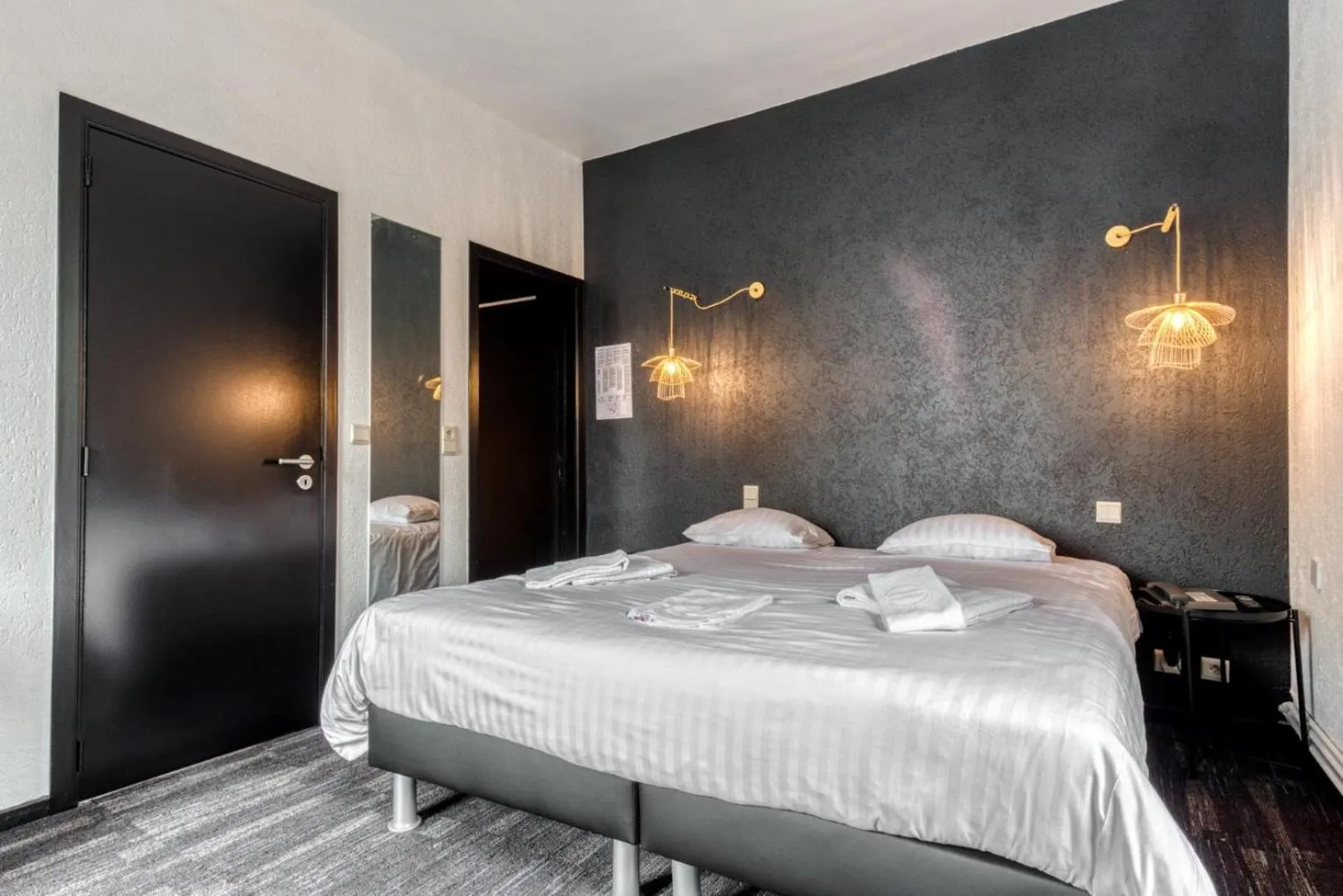 Bedroom, Bed in Hôtel Mosa