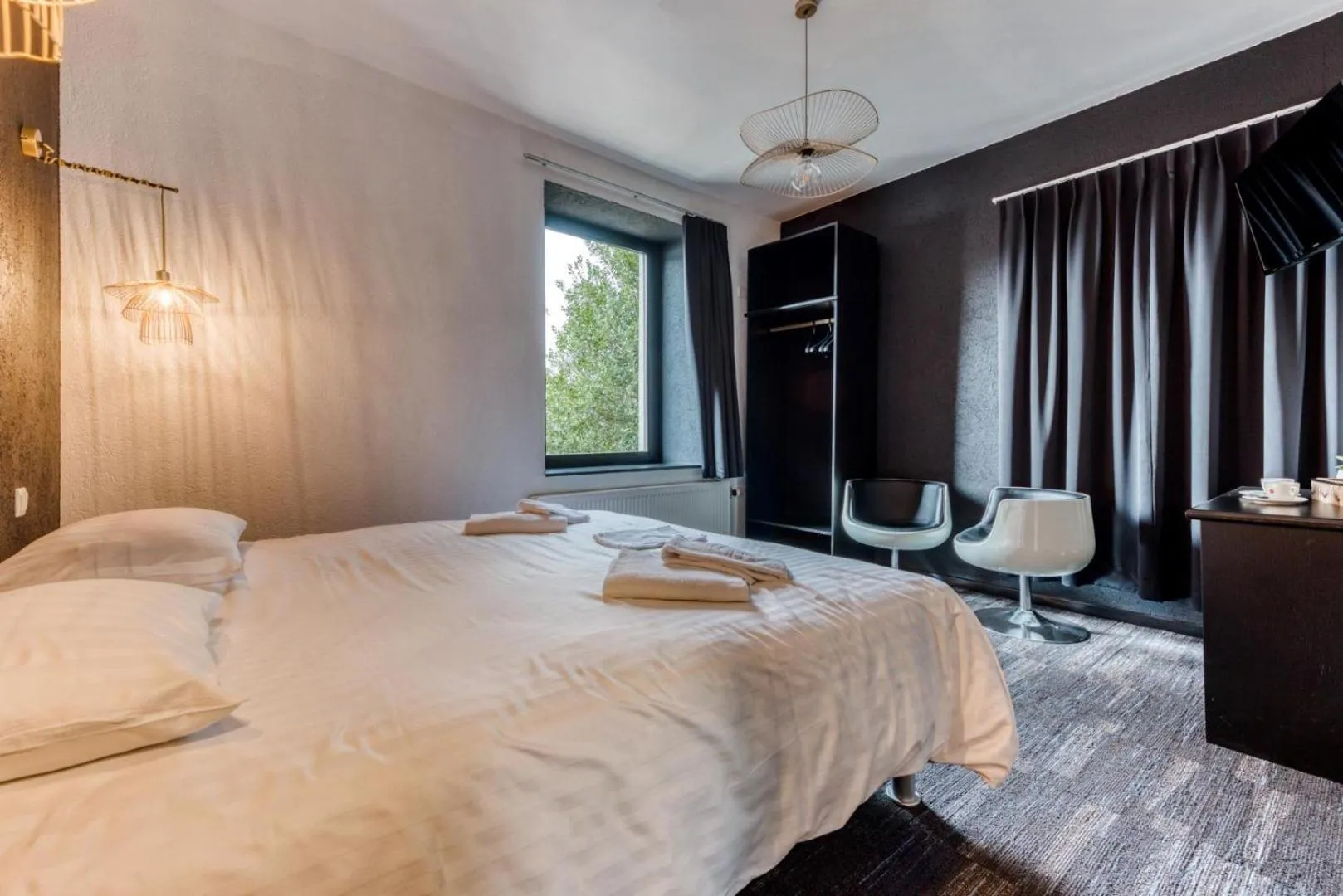 Bedroom, Bed in Hôtel Mosa