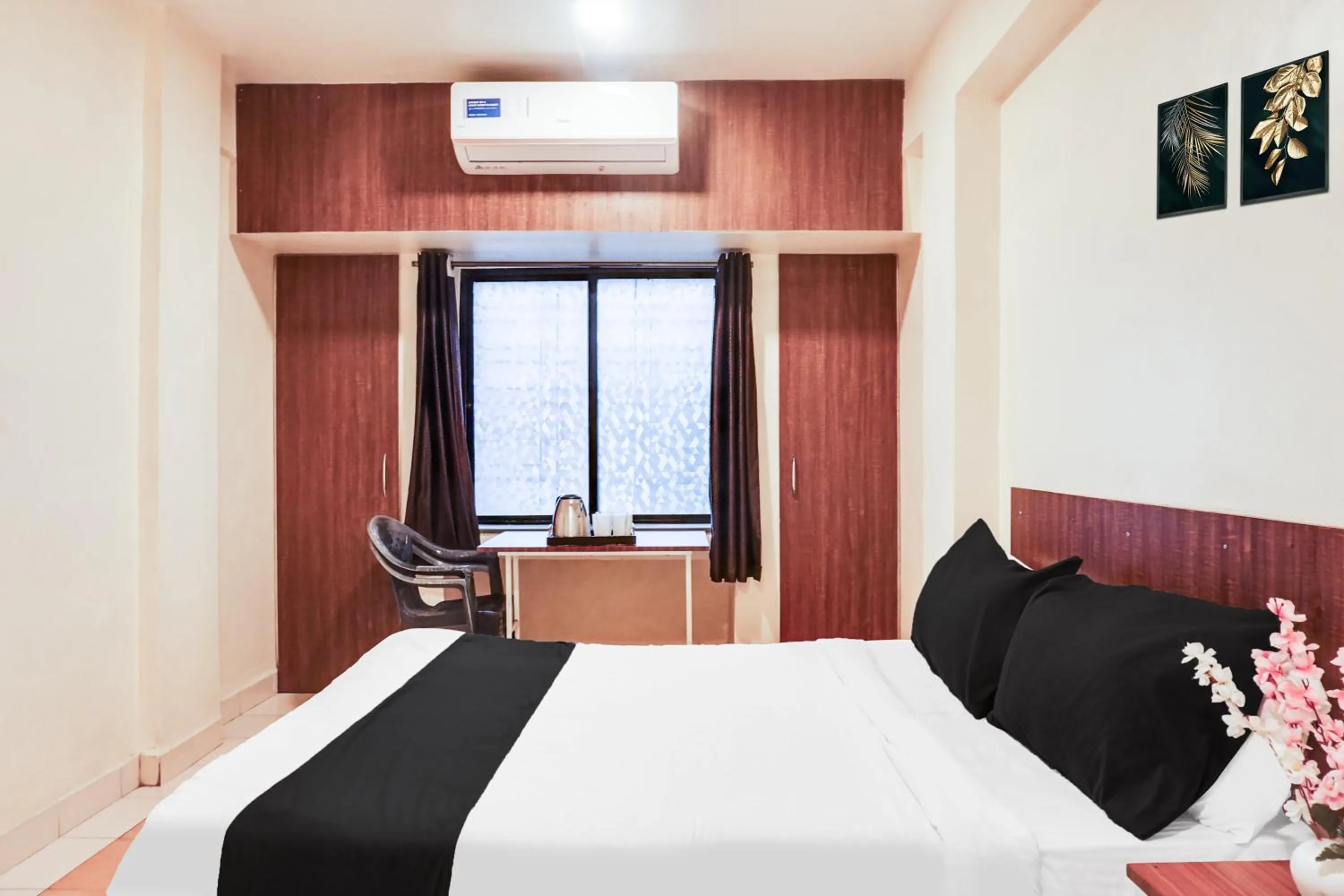 Bedroom, Bed in Super Hotel O Jadhav Nagar Near Sinhgad College