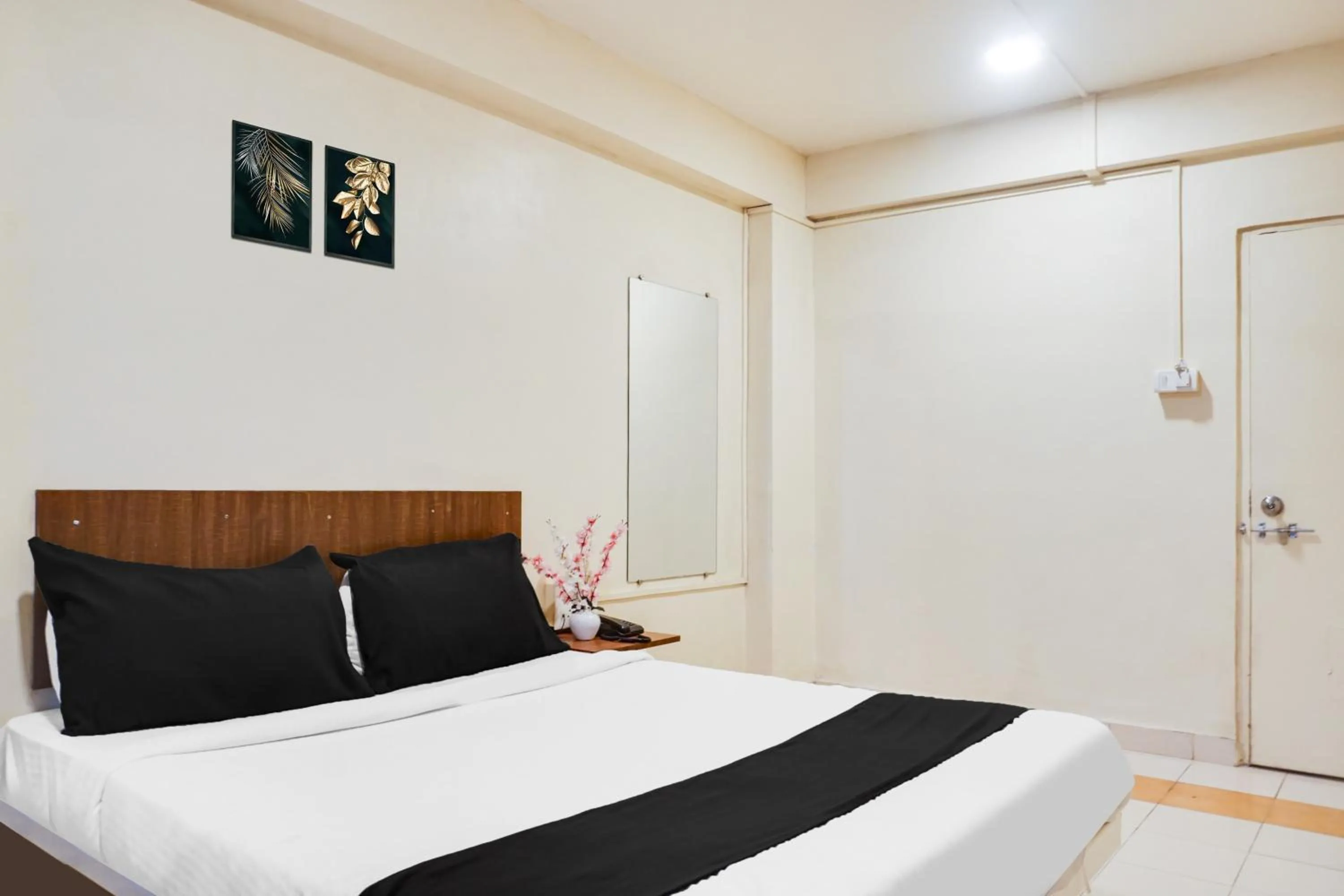 Bedroom, Bed in Super Hotel O Jadhav Nagar Near Sinhgad College