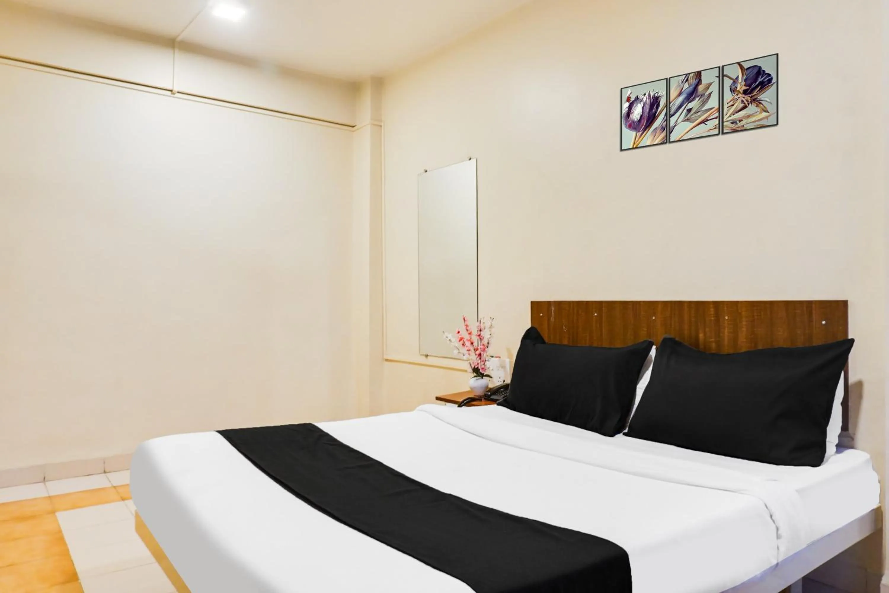 Bedroom, Bed in Super Hotel O Jadhav Nagar Near Sinhgad College