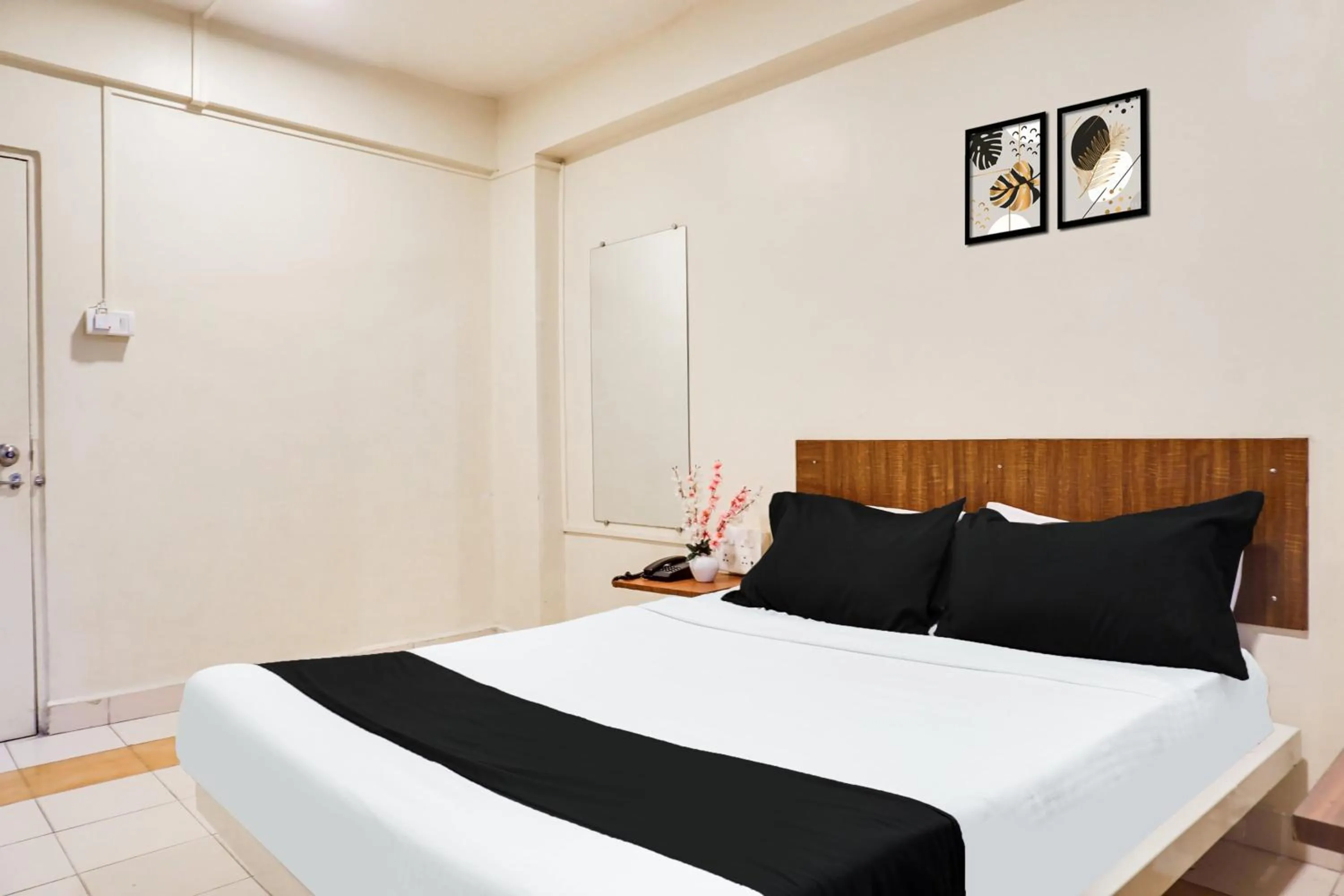 Bedroom, Bed in Super Hotel O Jadhav Nagar Near Sinhgad College