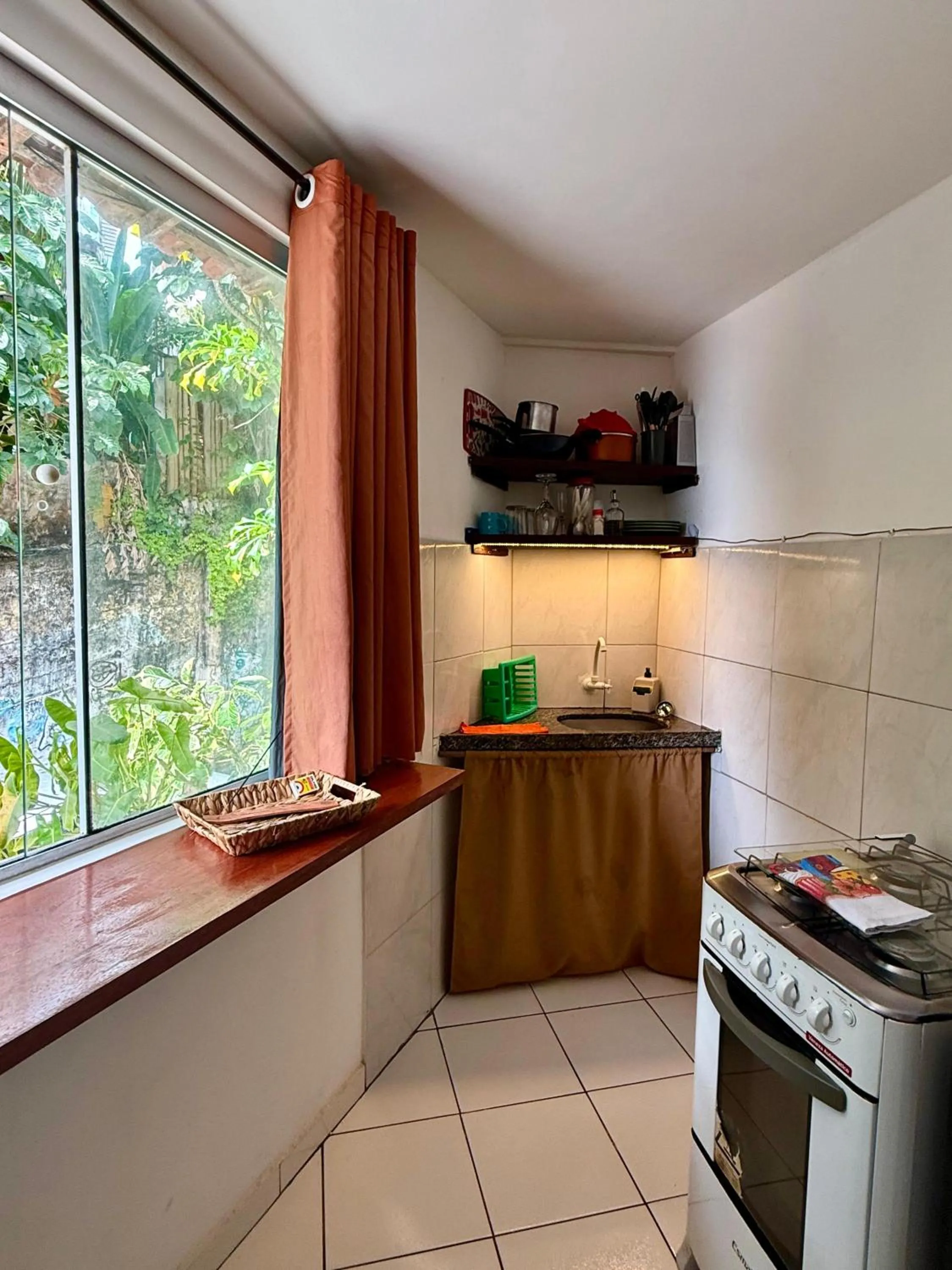 Kitchen or kitchenette in Cores da pipa flats