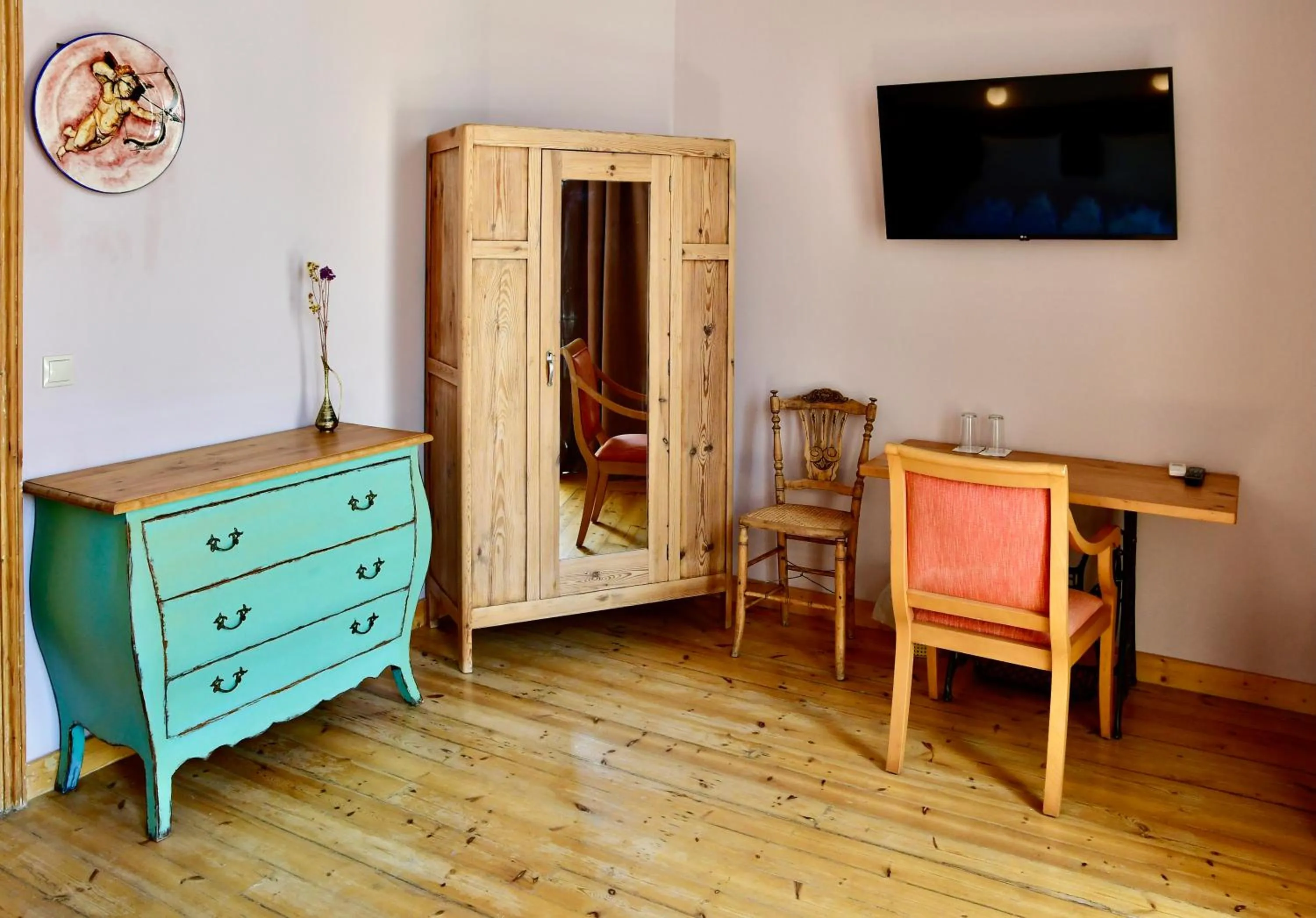 TV and multimedia in VASILIKON Hotel 1888 the past is present HISTORICAL PRESERVATION MONUMENT