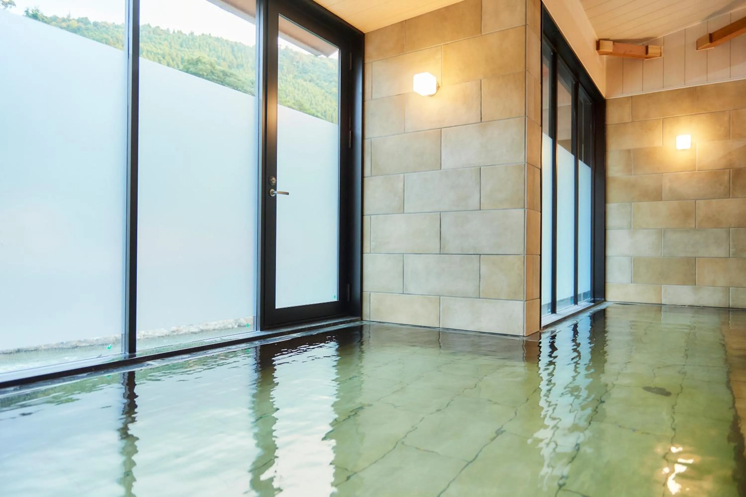 Hot Spring Bath in Seitenkaku