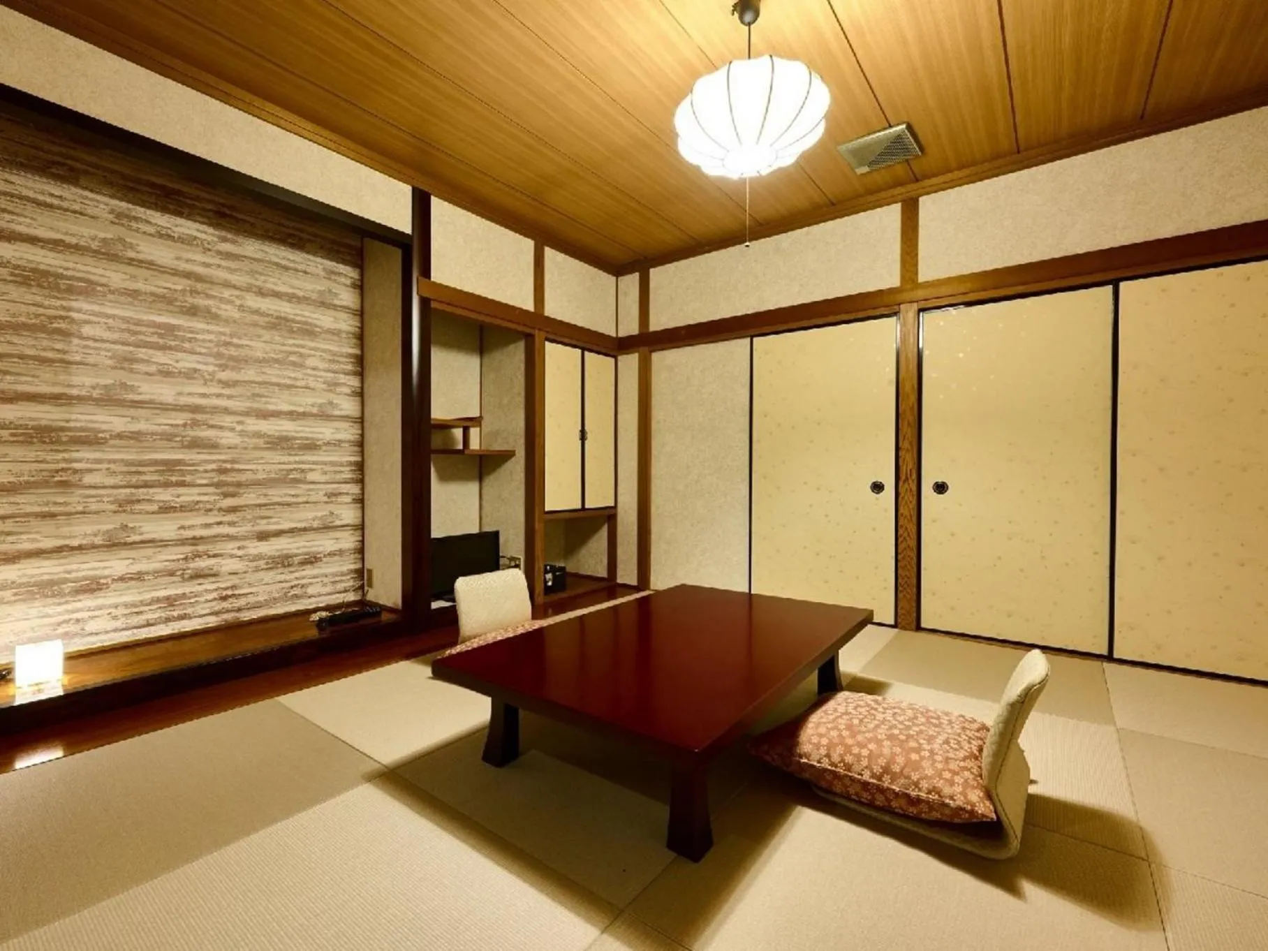 Photo of the whole room, Bed in Seitenkaku
