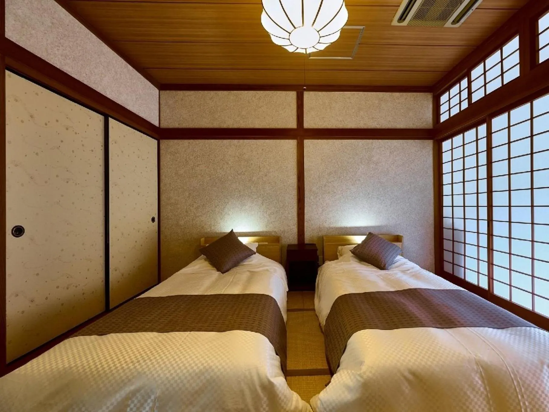 Photo of the whole room, Bed in Seitenkaku