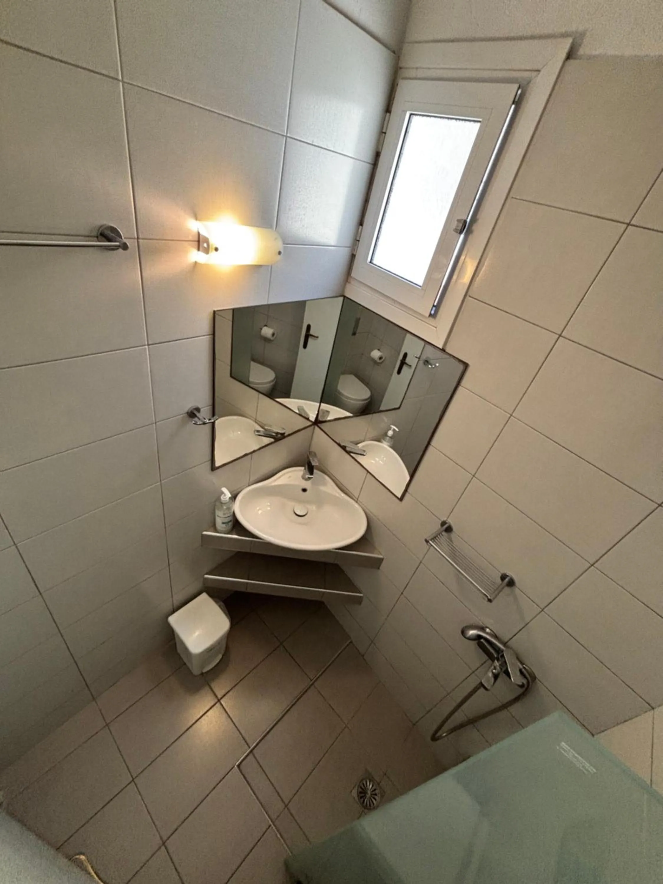 Toilet in Vaya Zorba Studios