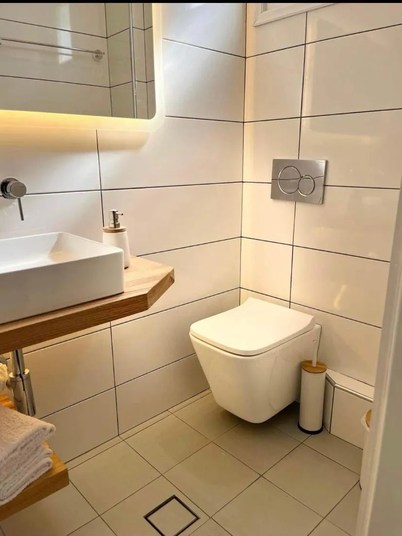 Toilet in Vaya Zorba Studios