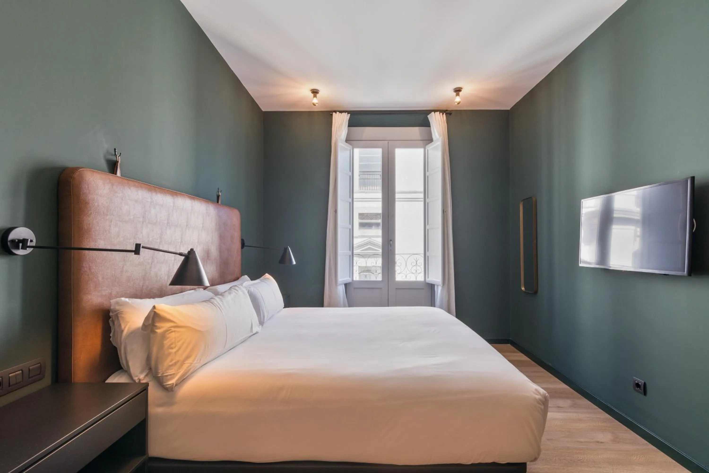 Bed in Uma Suites Atocha