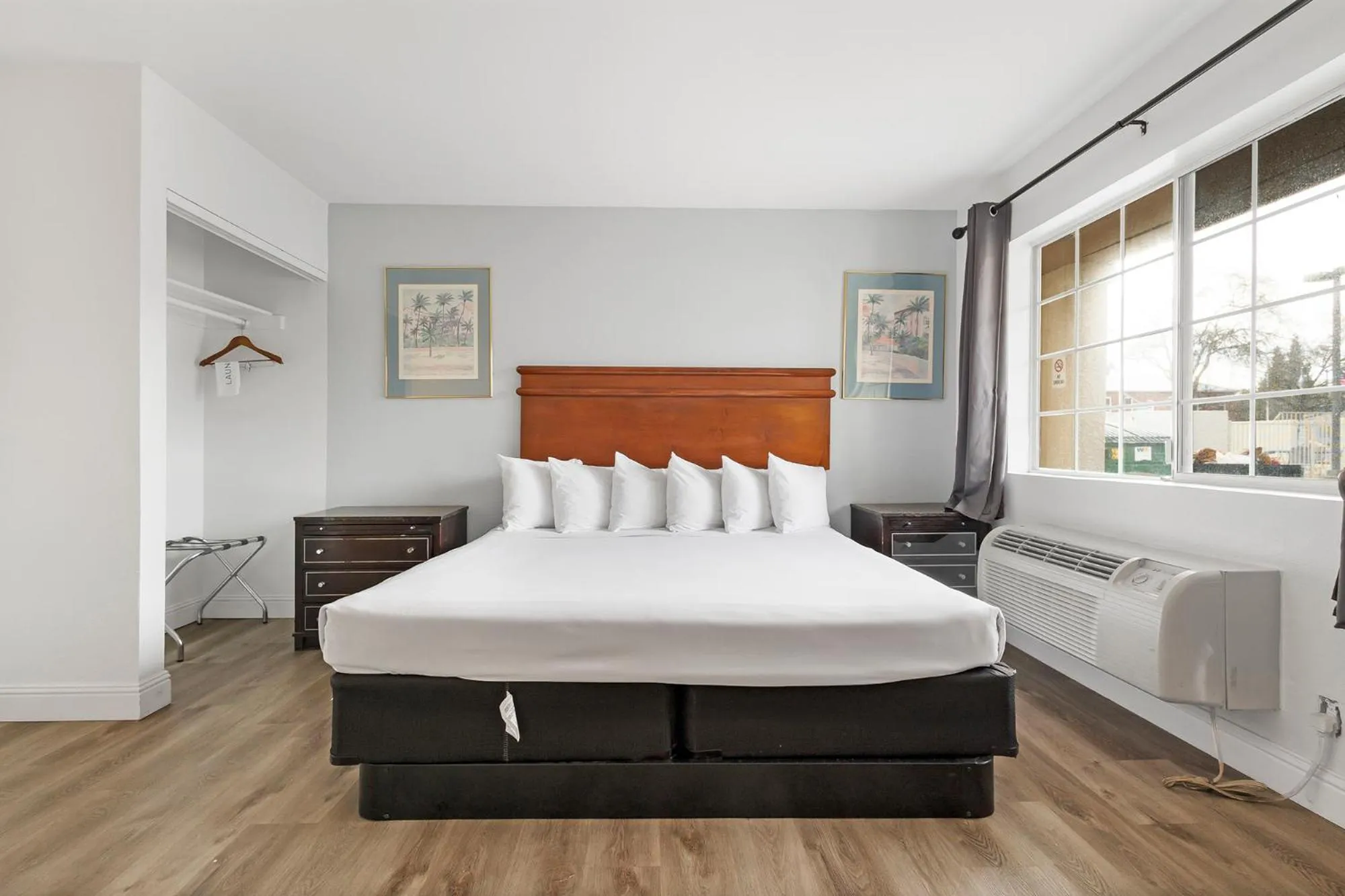 View (from property/room), Bed in Heritage Inn Express Chico