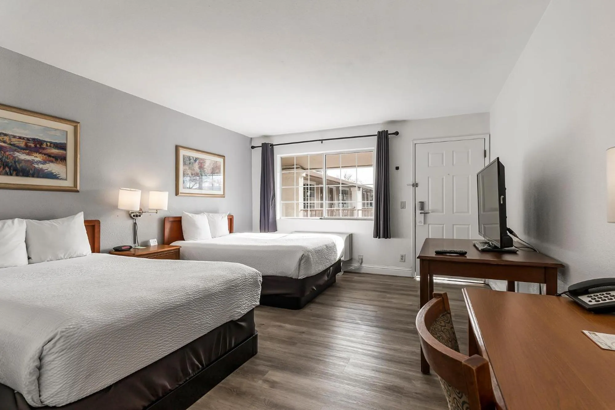 View (from property/room), Bed in Heritage Inn Express Chico