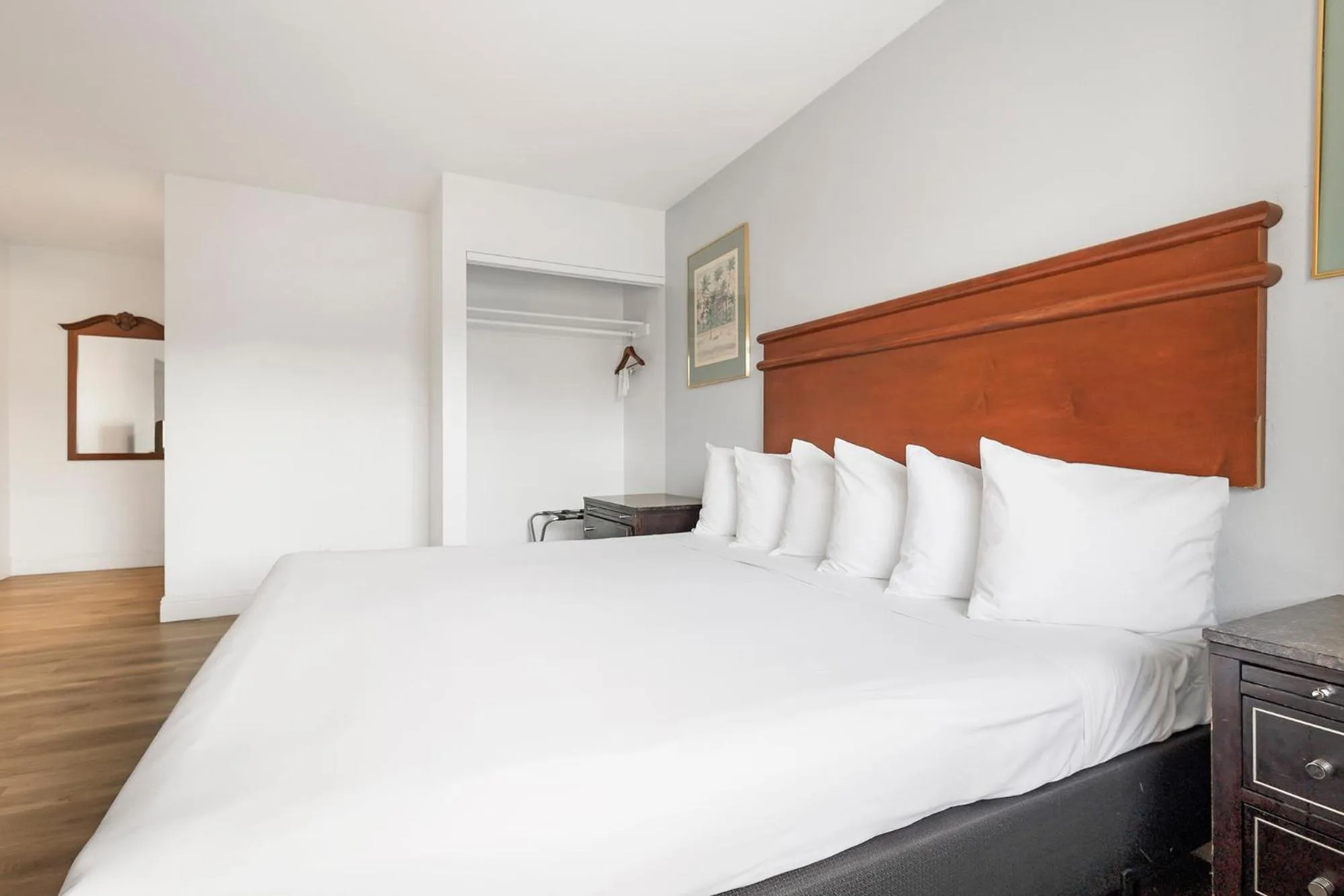 View (from property/room), Bed in Heritage Inn Express Chico