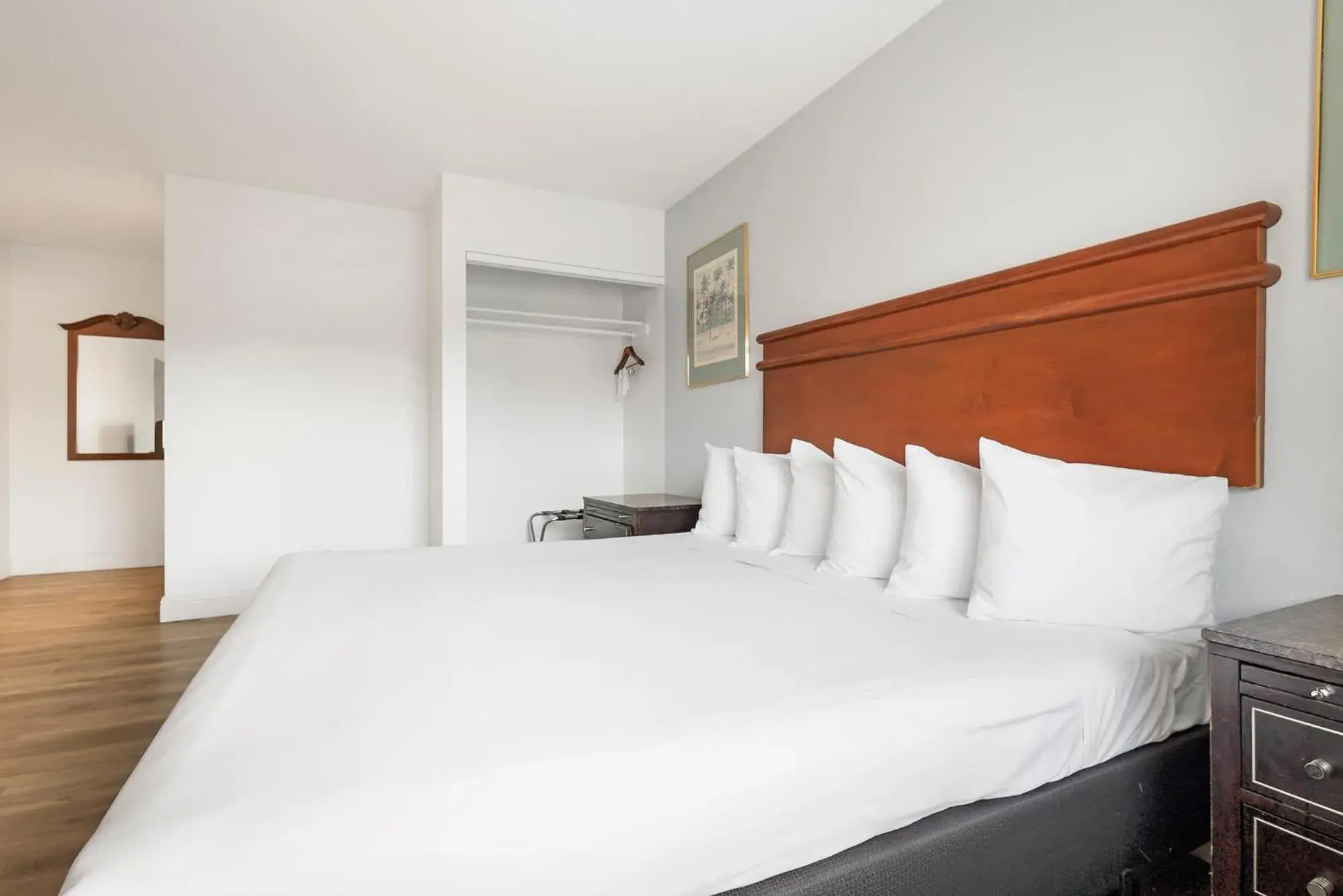 Suite - Non Smoking in Heritage Inn Express Chico Suite - Non Smoking in Heritage Inn Express Chico