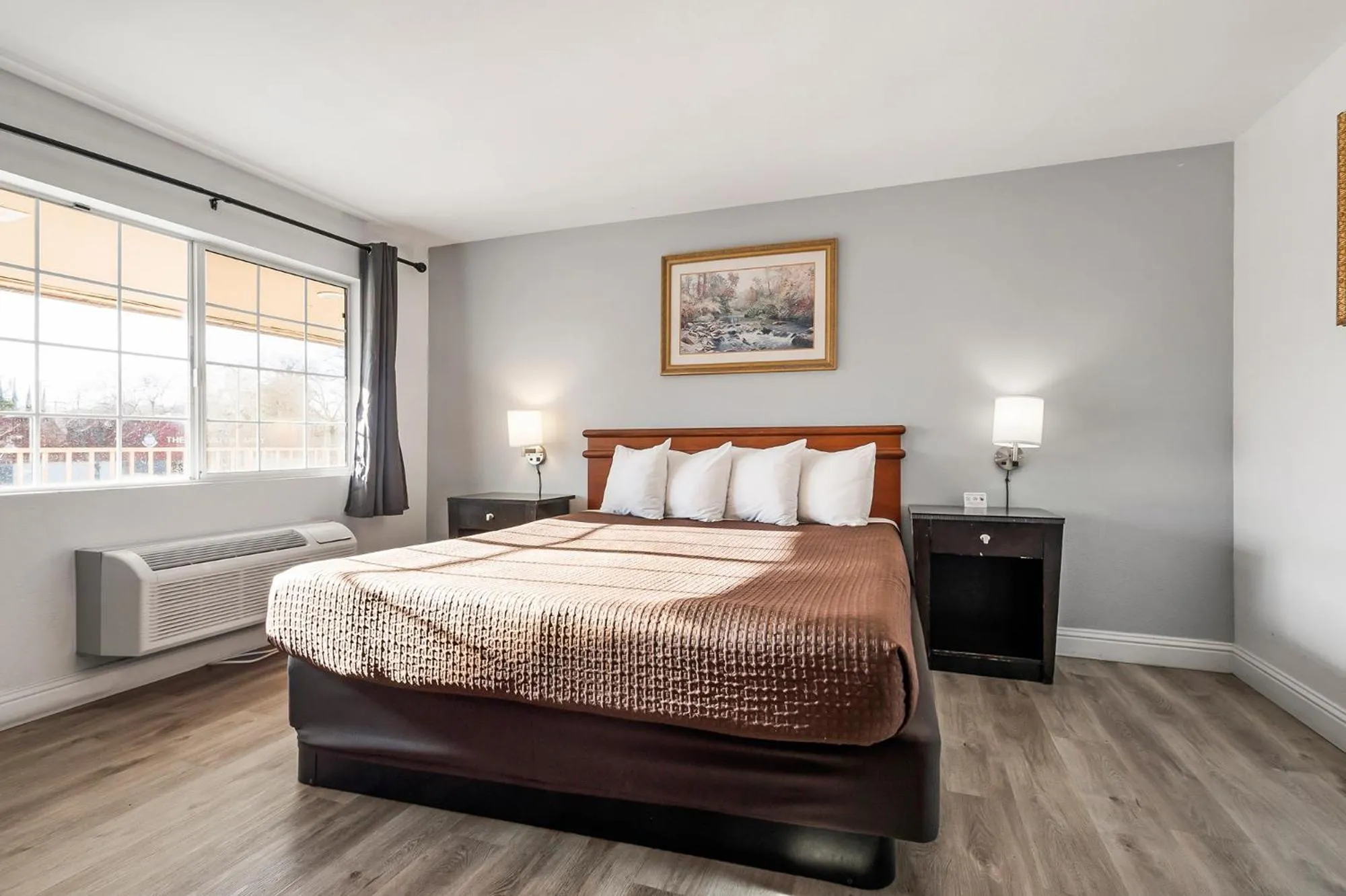 View (from property/room), Bed in Heritage Inn Express Chico