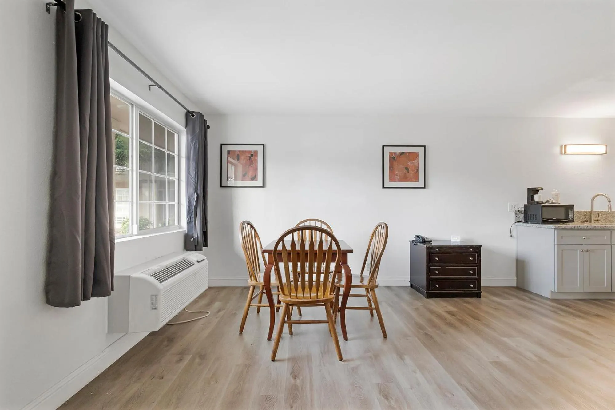 Seating area in Heritage Inn Express Chico