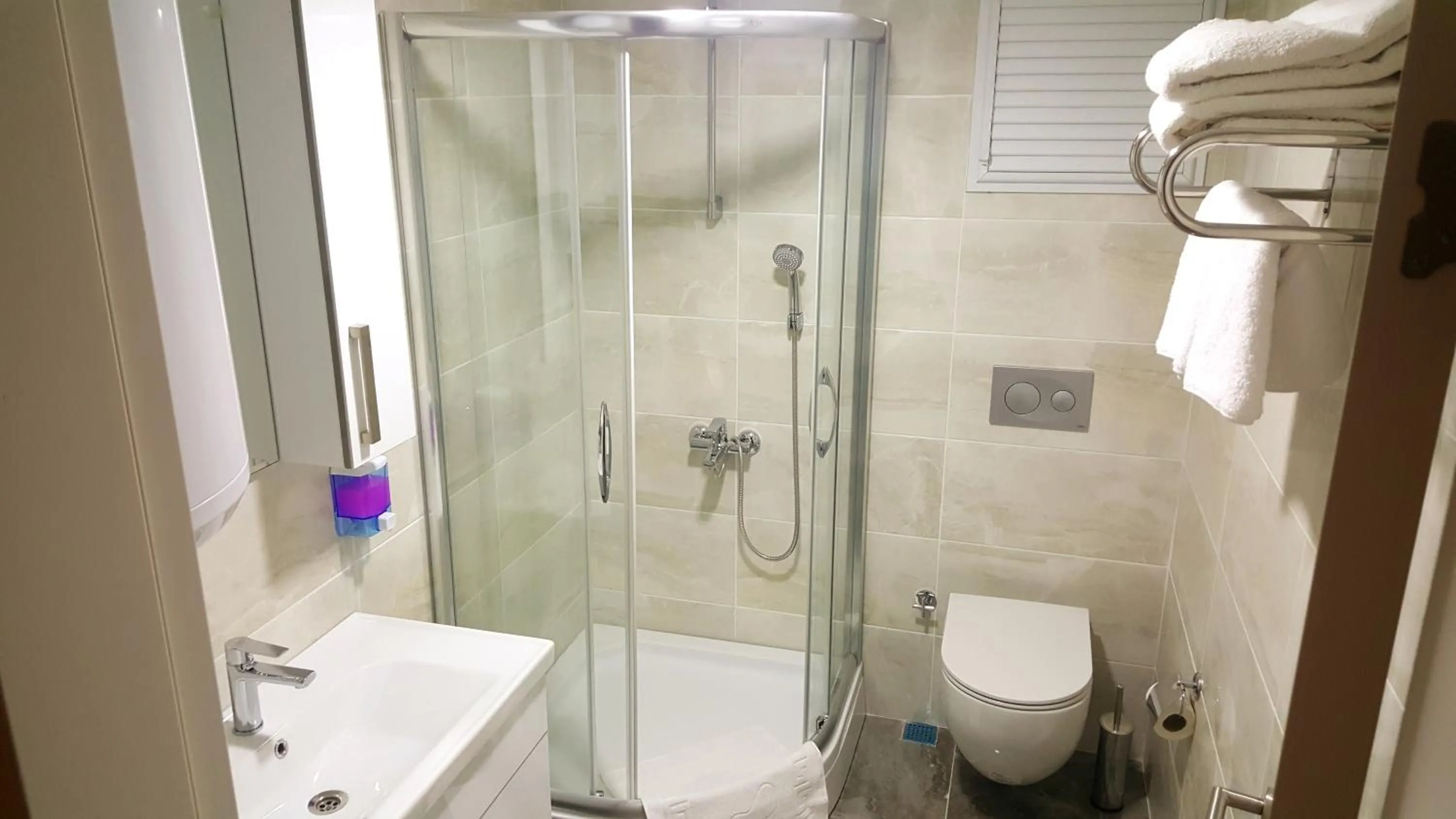 Shower in SKYBLUE İSTANBUL HOTEL