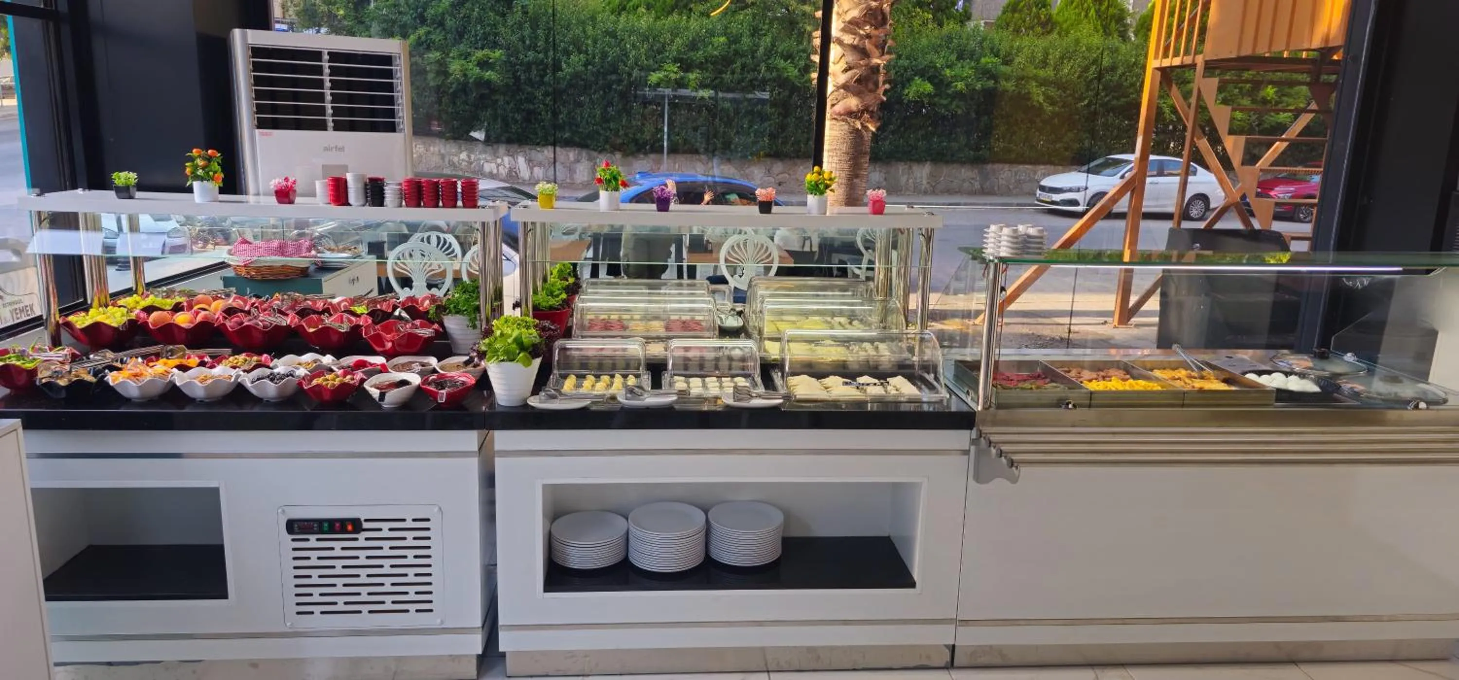 Restaurant/places to eat in SKYBLUE İSTANBUL HOTEL