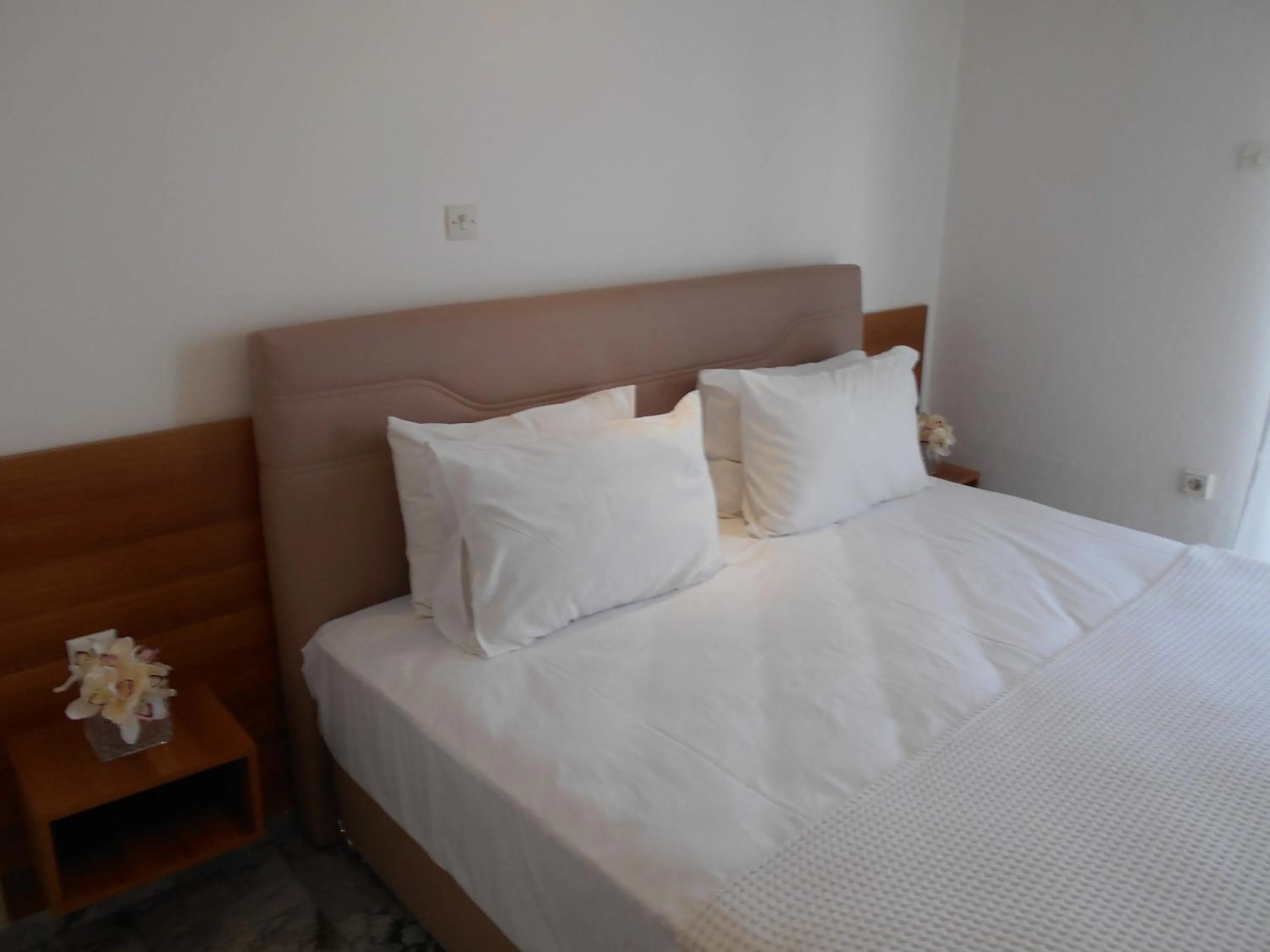 Bed in Kinira Beach Hotel