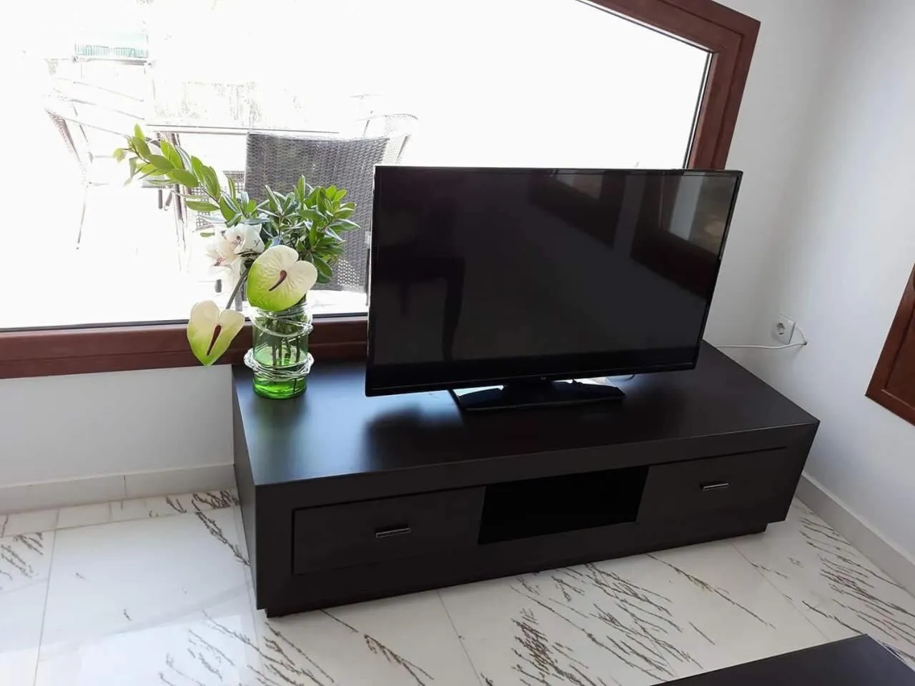 TV and multimedia in Kinira Beach Hotel