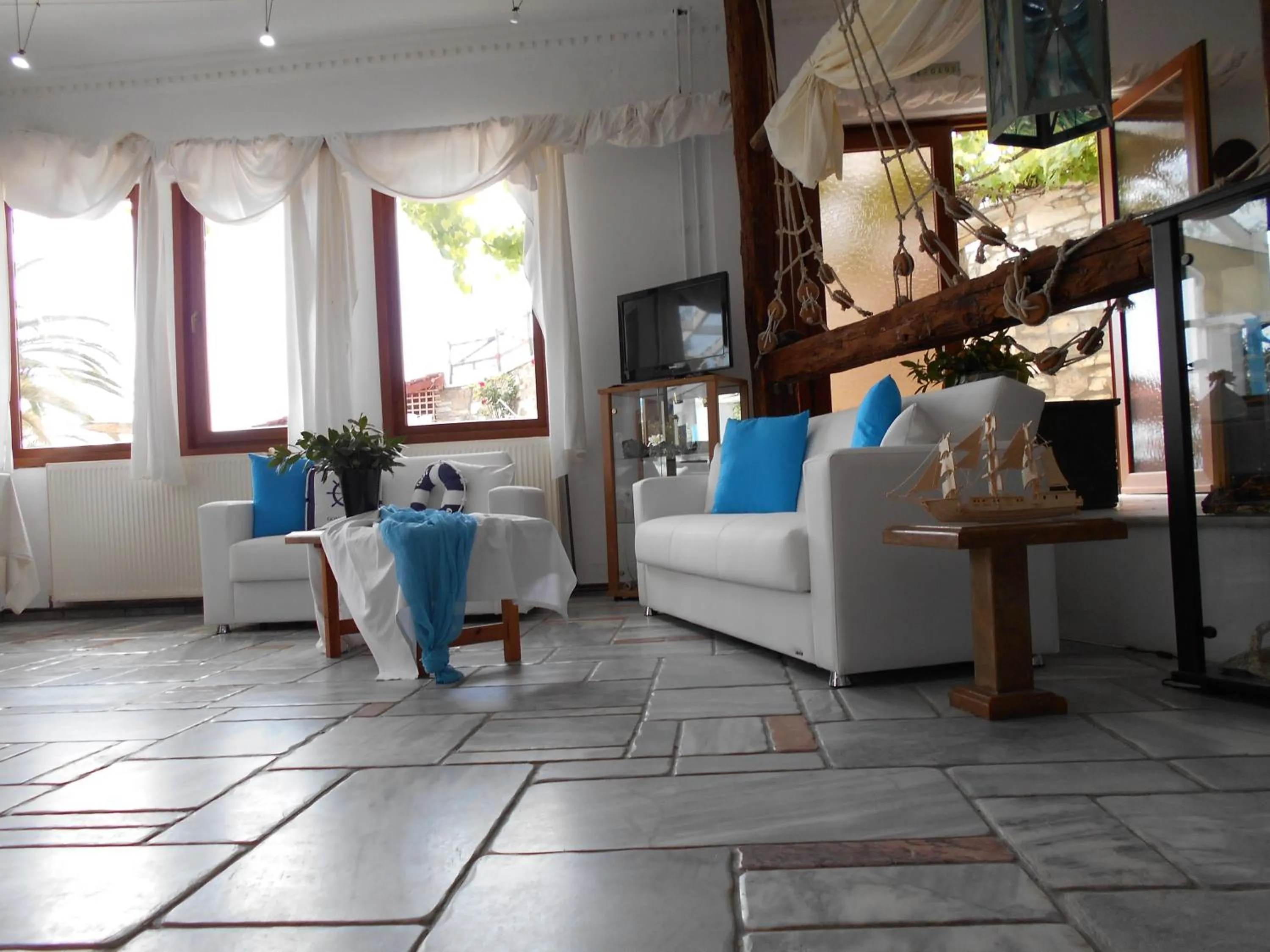 Communal lounge/ TV room in Kinira Beach Hotel