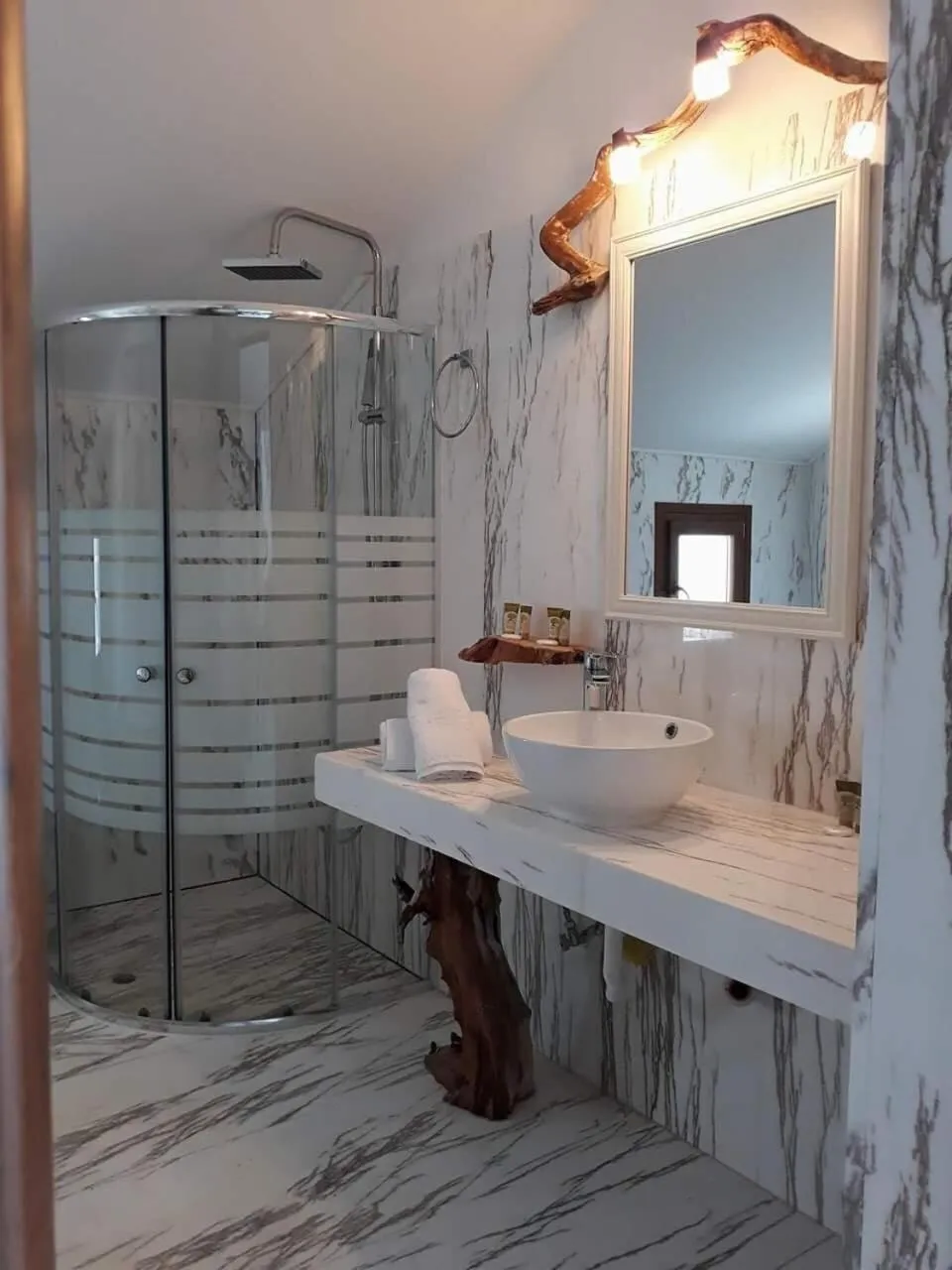 Shower in Kinira Beach Hotel