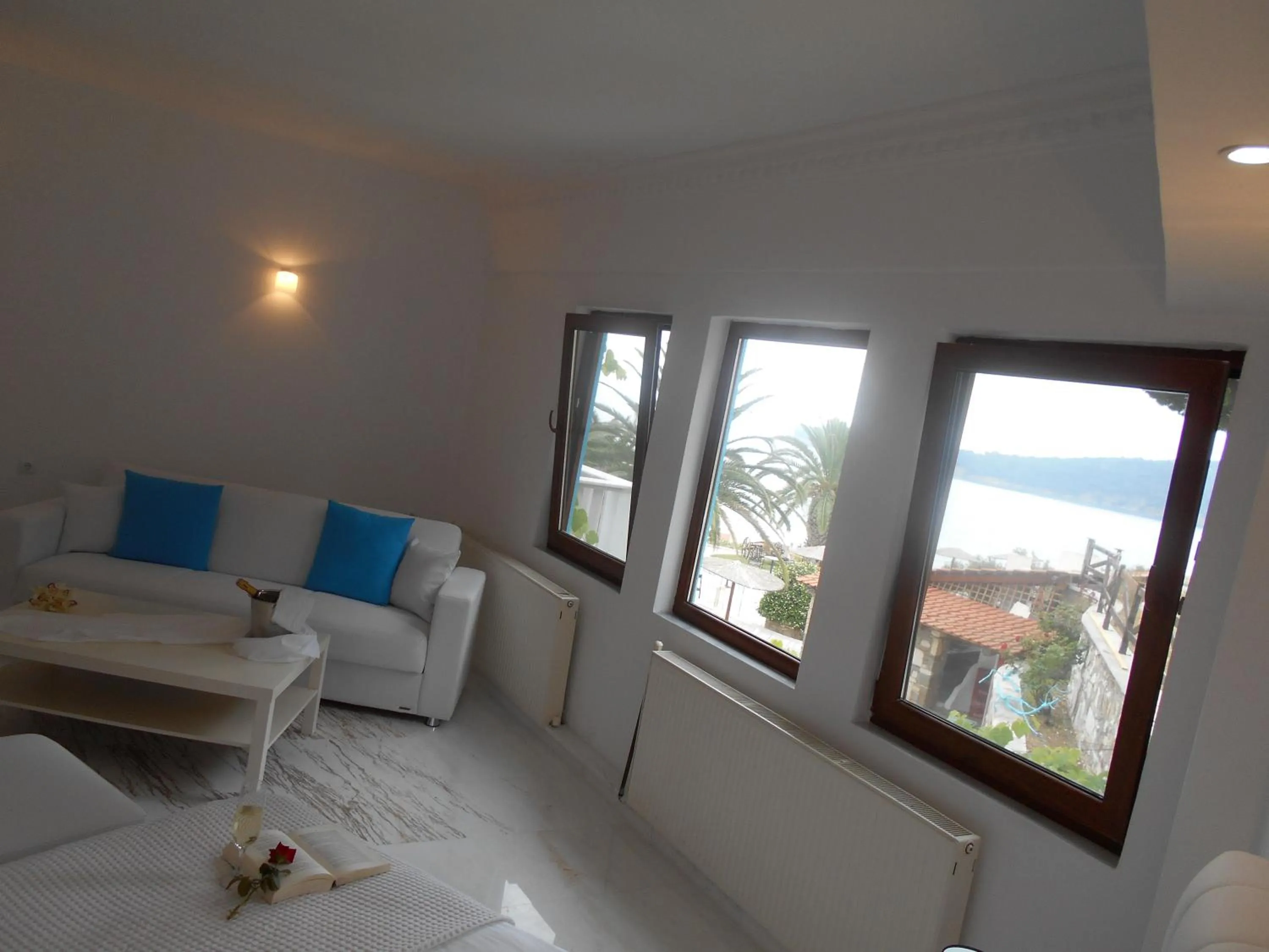 Bed in Kinira Beach Hotel