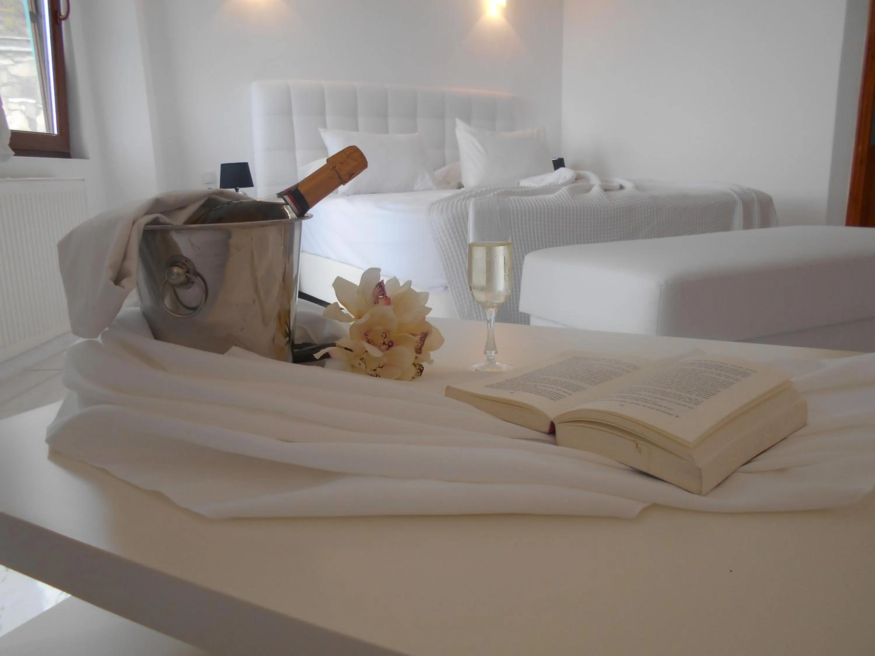 Bed in Kinira Beach Hotel