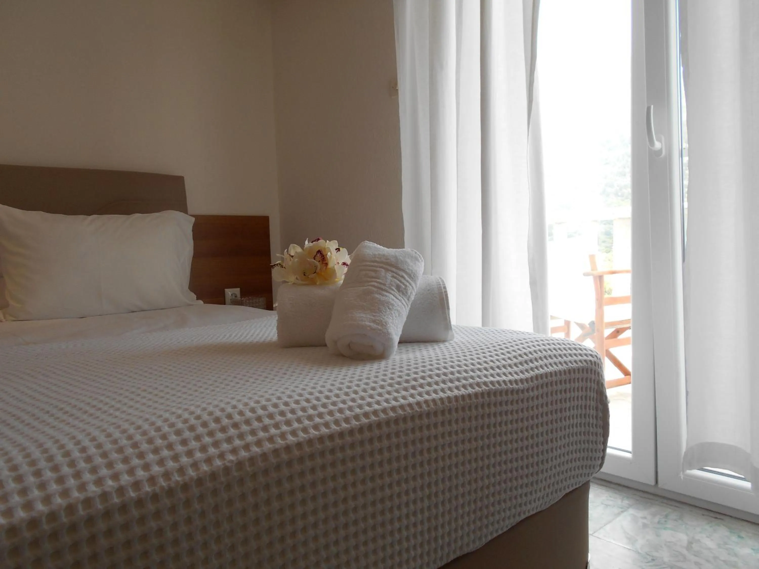 Bed in Kinira Beach Hotel