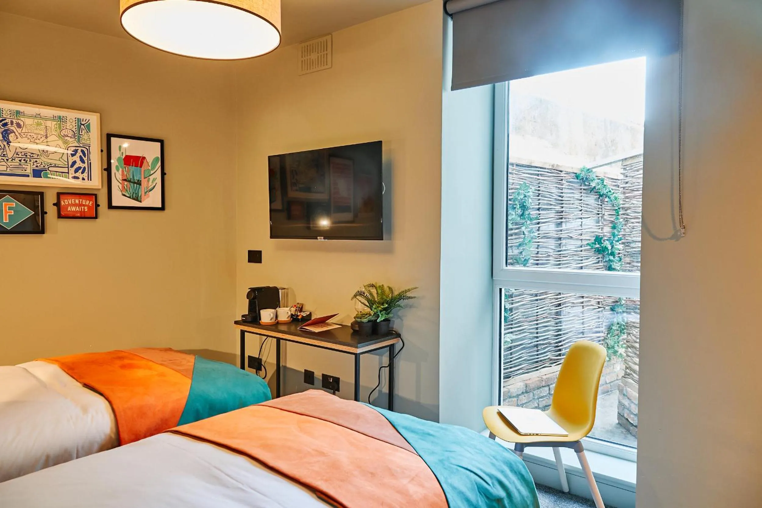 Bedroom, Bed in Firefly Carrolls